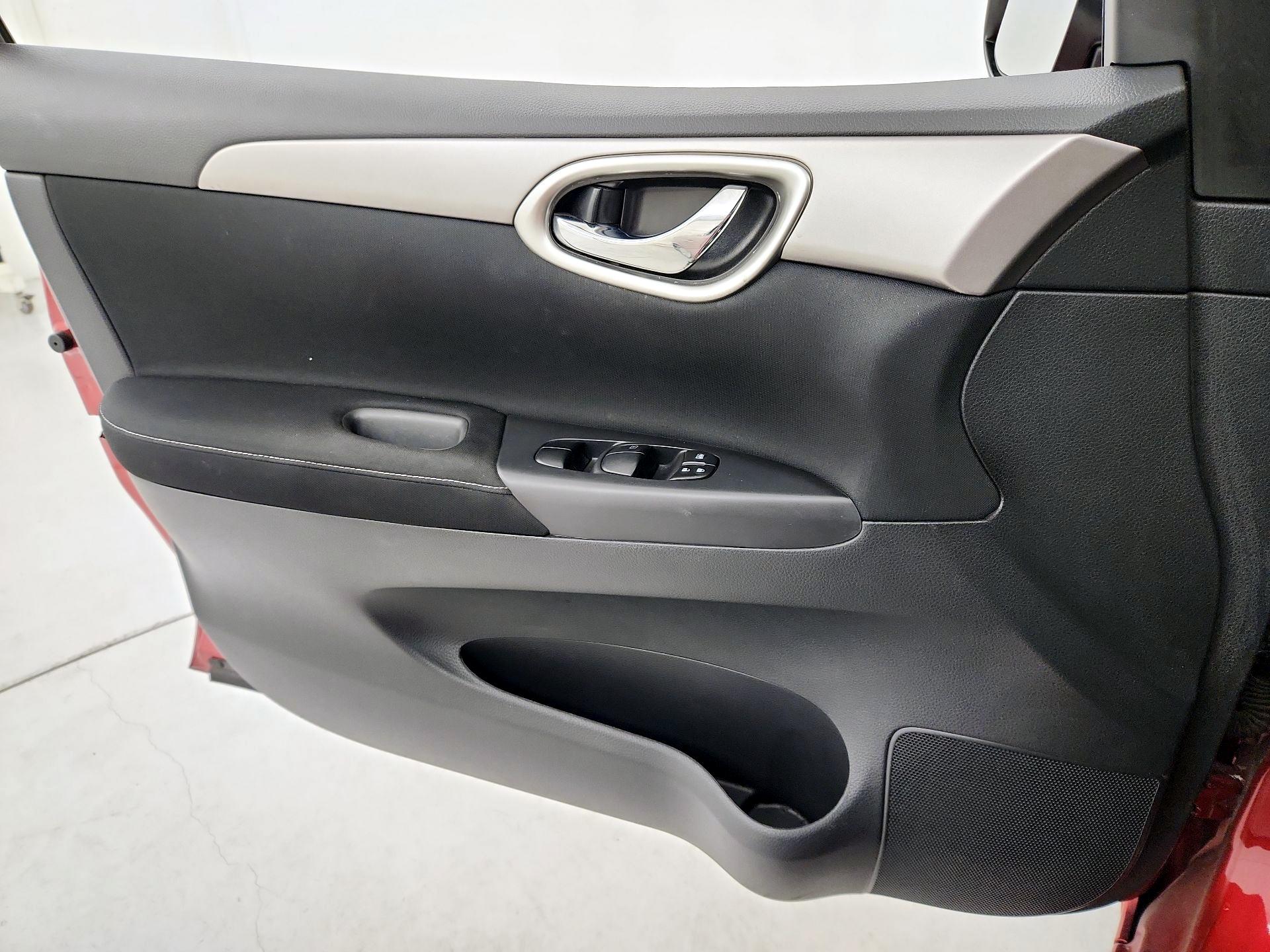 Thumbnail: 2015 Nissan Sentra - 12
