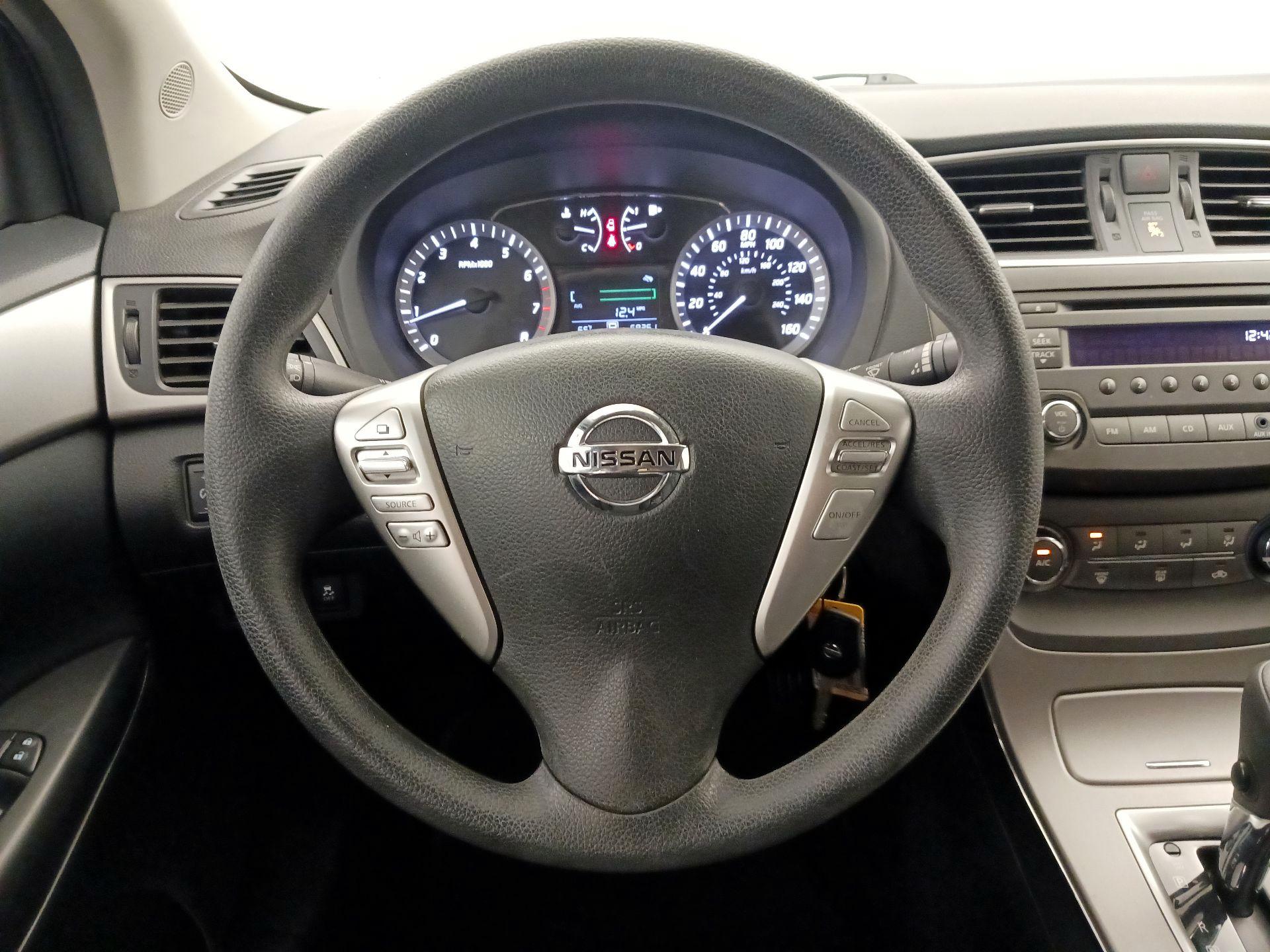 Thumbnail: 2014 Nissan Sentra - 10