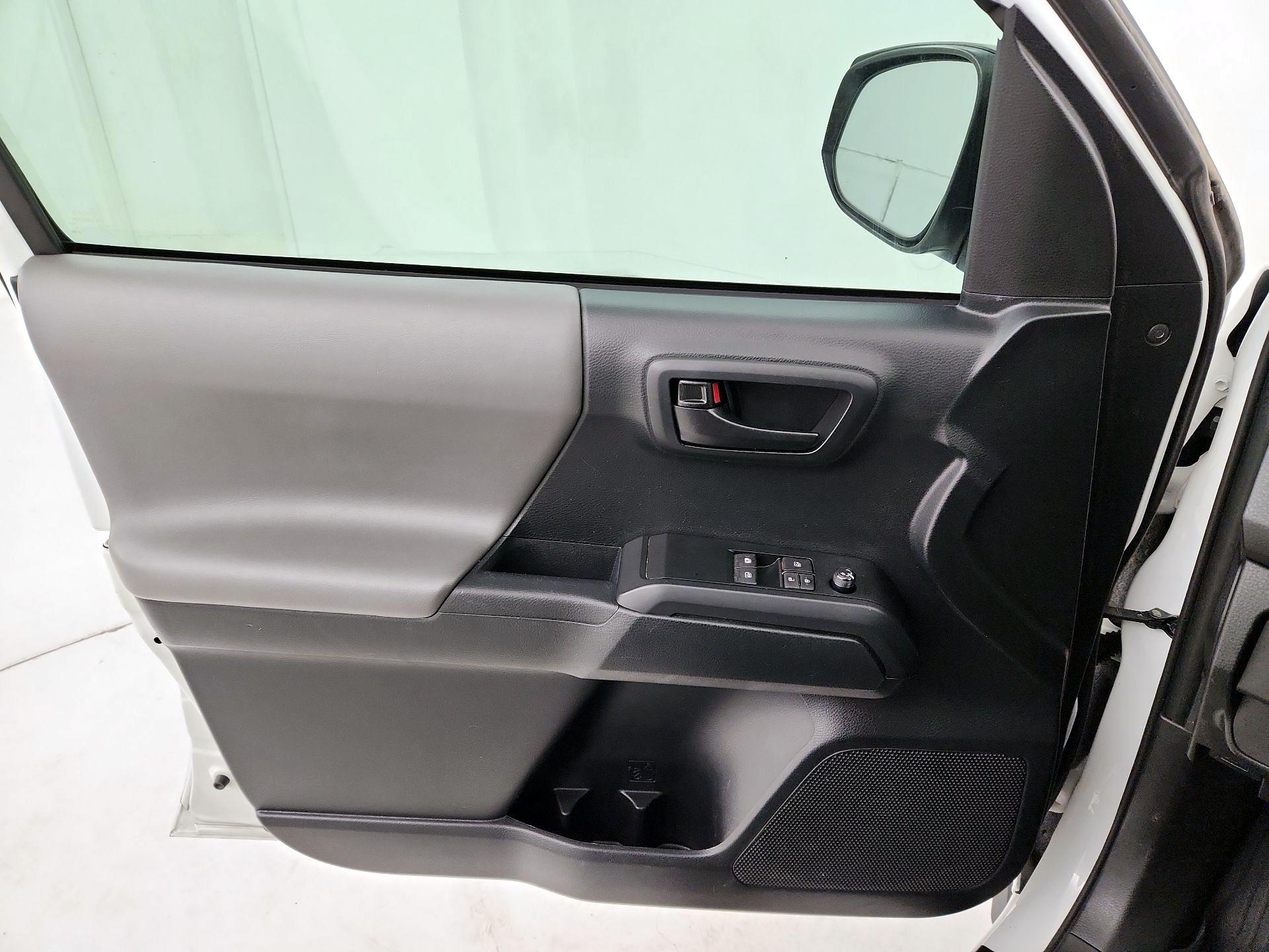 Thumbnail: 2019 Toyota Tacoma - 12