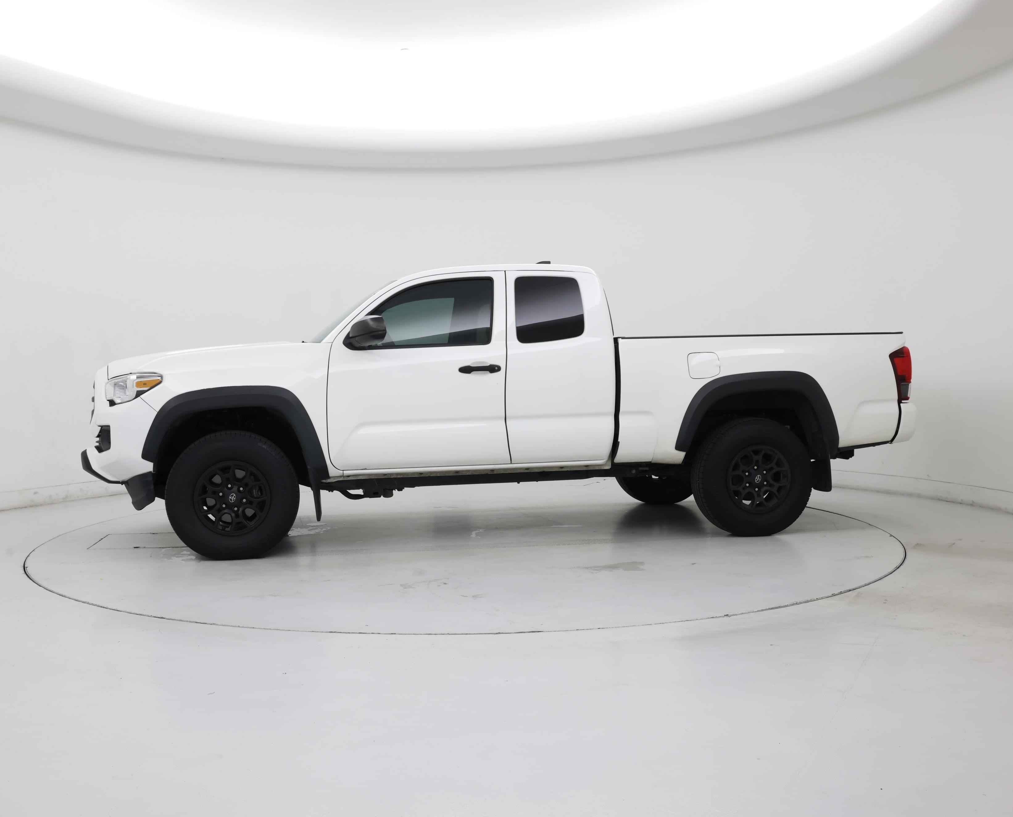 Thumbnail: 2019 Toyota Tacoma - 3