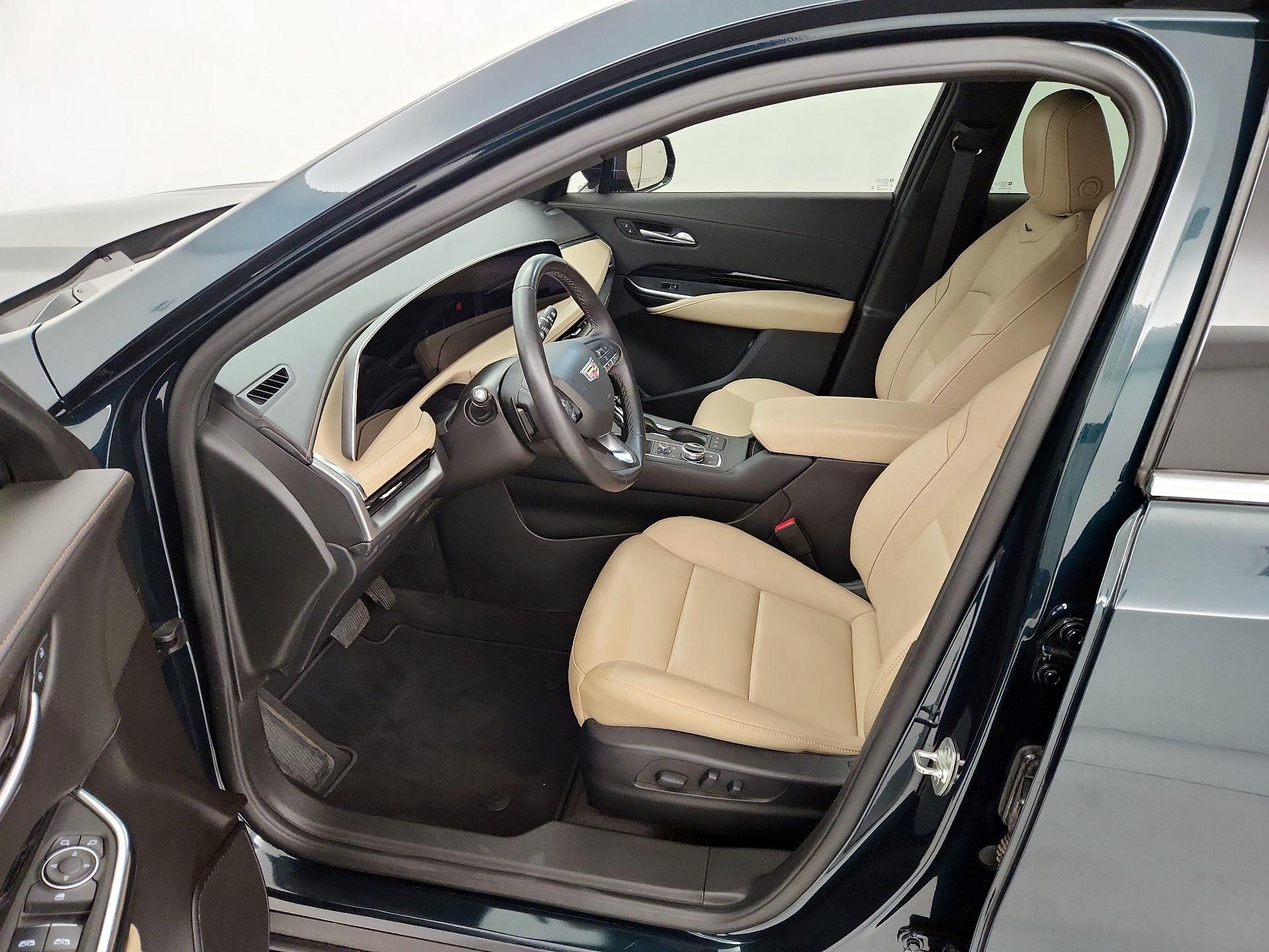 Thumbnail: 2024 Cadillac XT4 - 11