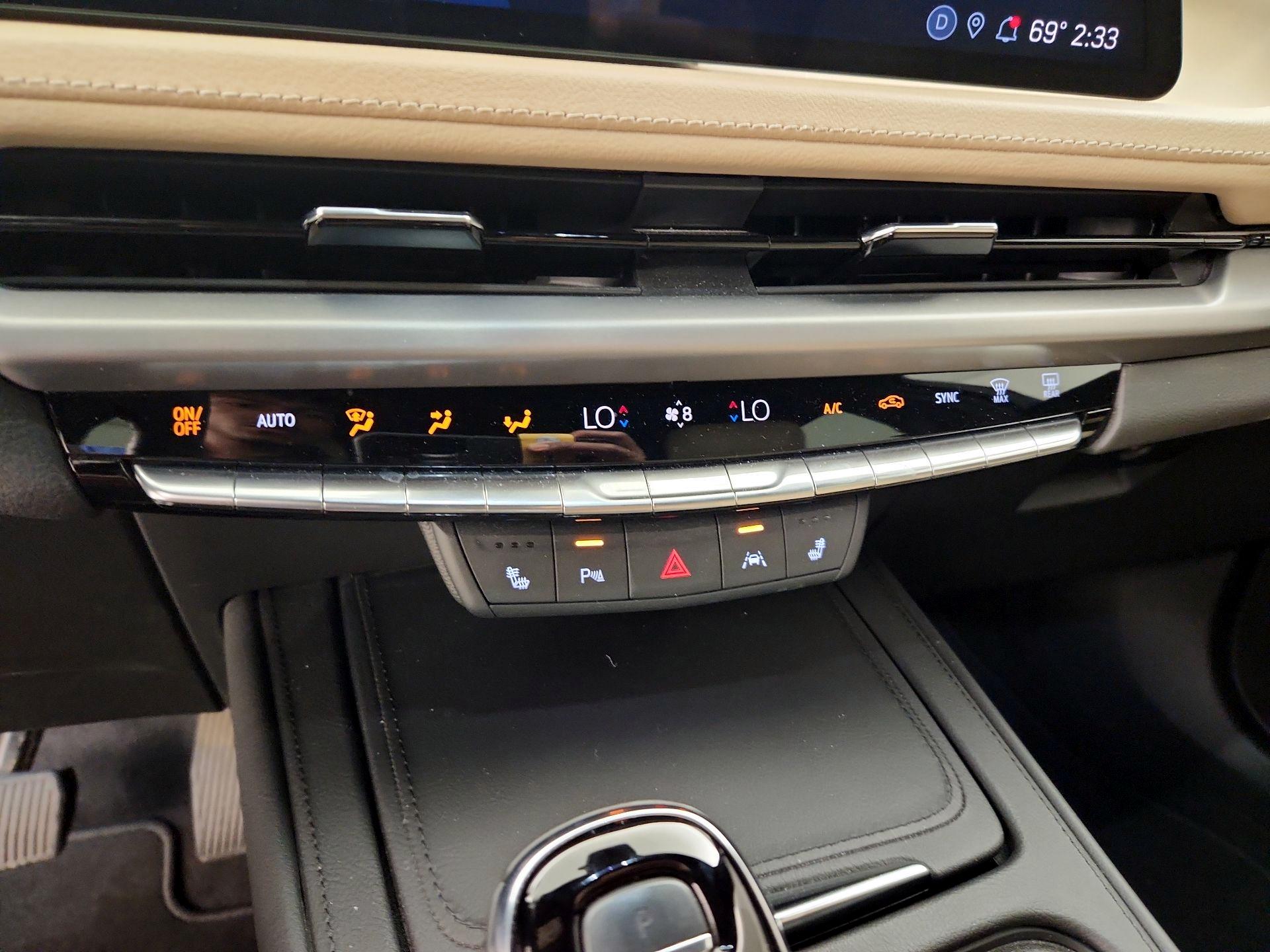 Thumbnail: 2024 Cadillac XT4 - 16