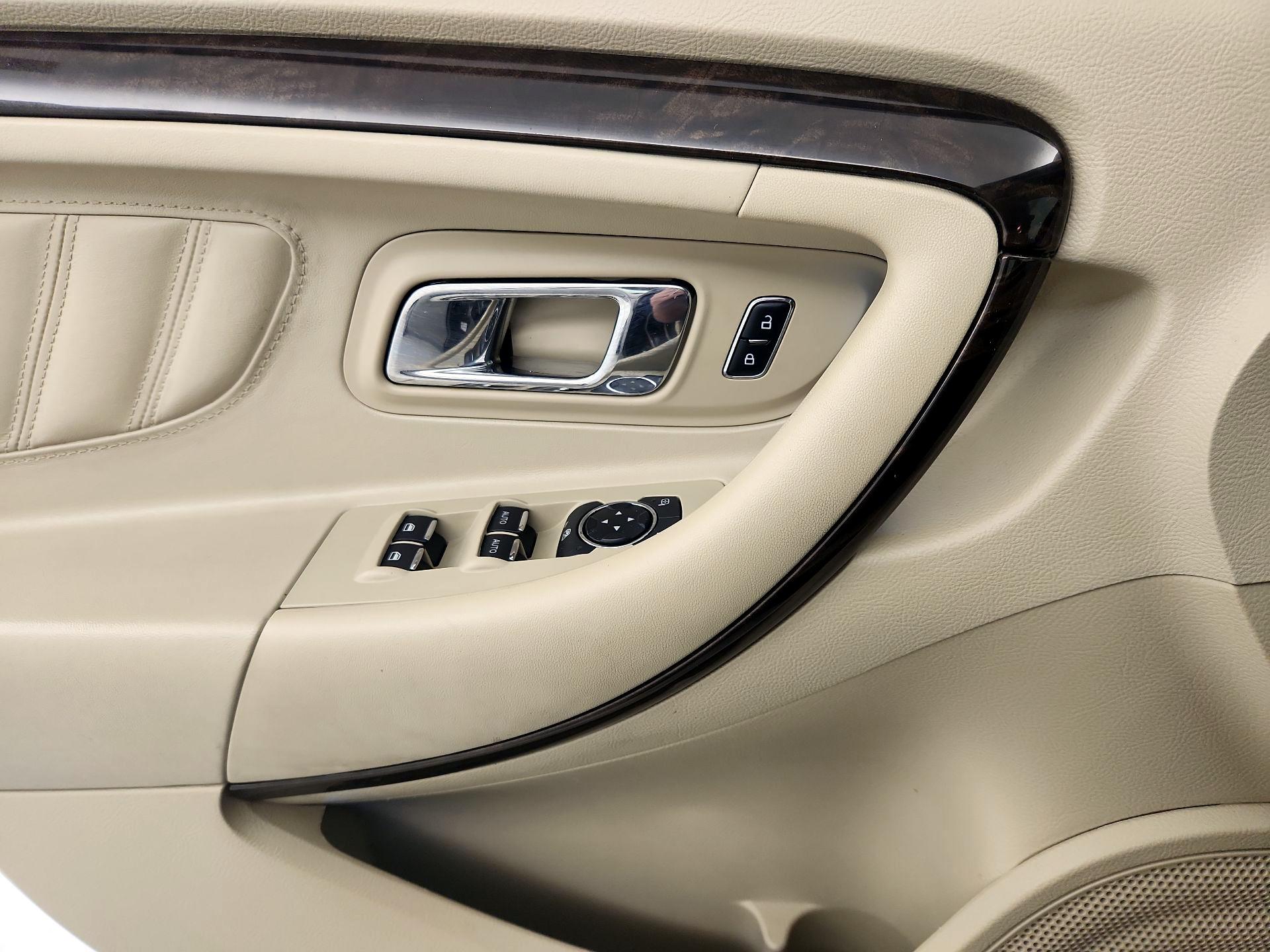 Thumbnail: 2016 Ford Taurus - 12