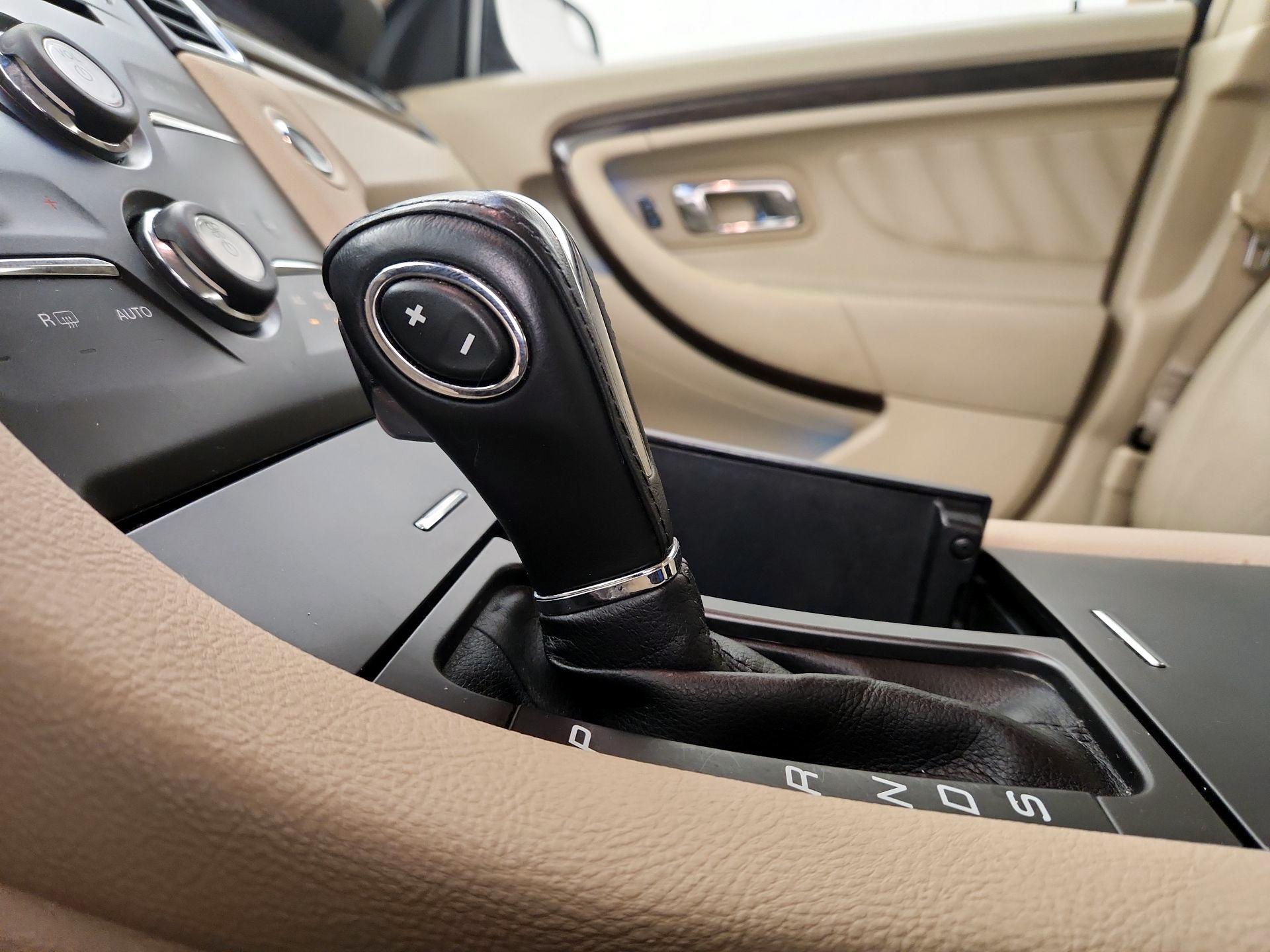 Thumbnail: 2016 Ford Taurus - 17