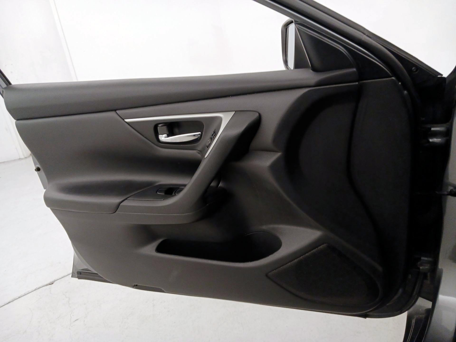 Thumbnail: 2018 Nissan Altima - 12