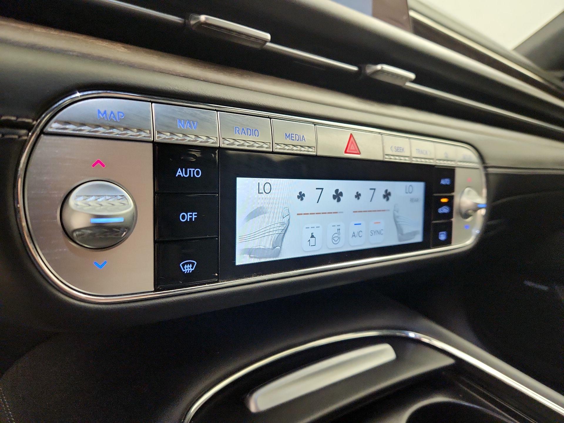 Thumbnail: 2023 Genesis G90 - 17