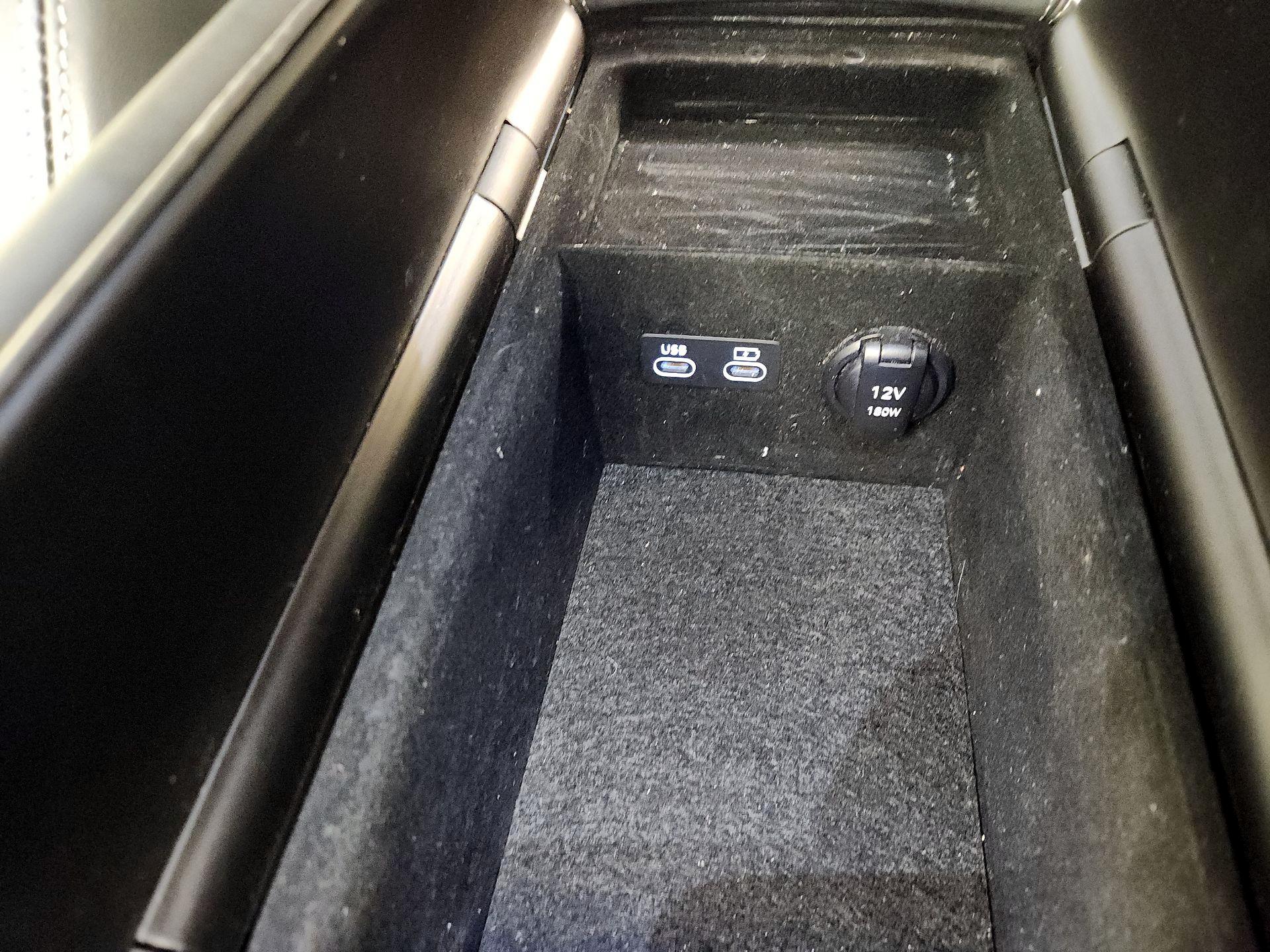 Thumbnail: 2023 Genesis G90 - 19