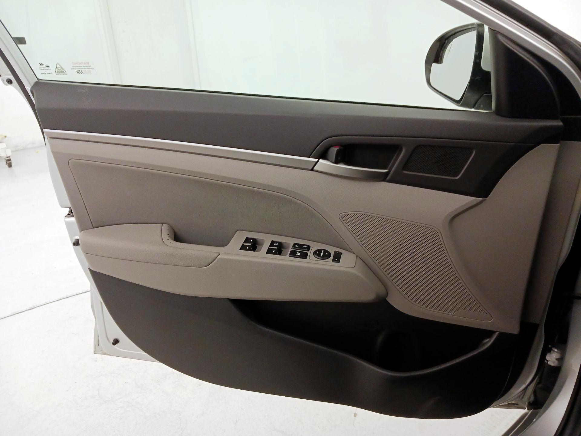 Thumbnail: 2017 Hyundai Elantra - 12