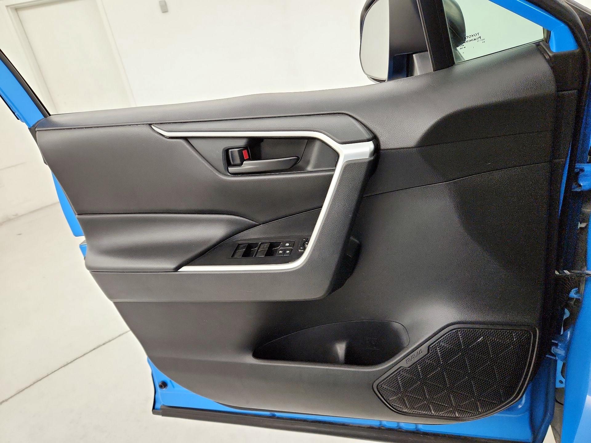 Thumbnail: 2019 Toyota RAV4 - 12