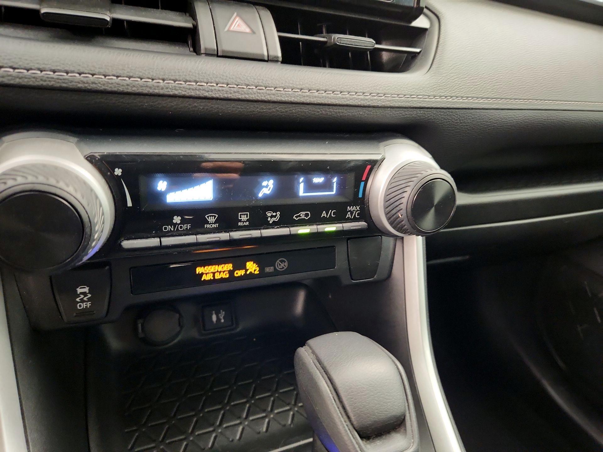 Thumbnail: 2019 Toyota RAV4 - 16