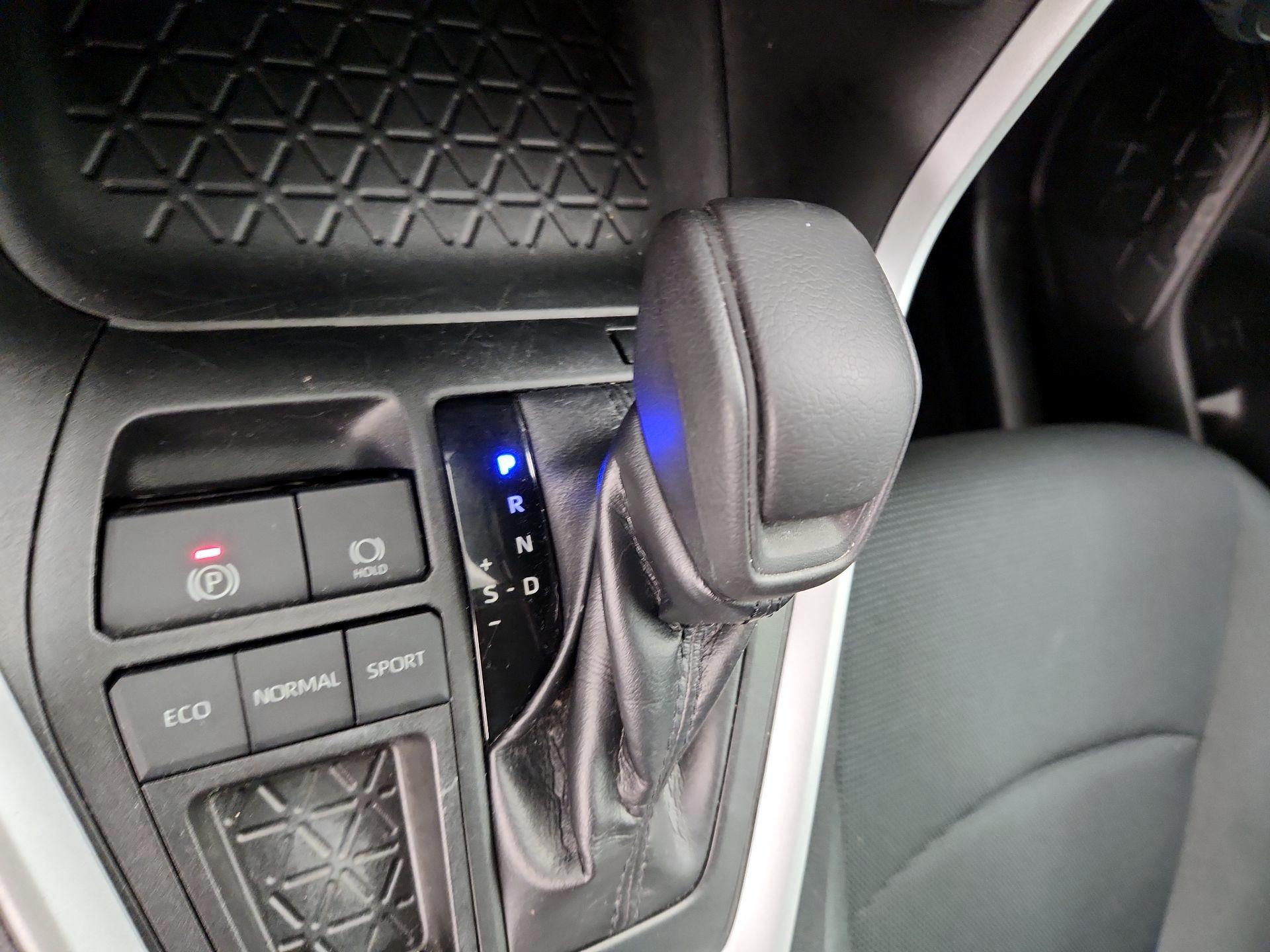 Thumbnail: 2019 Toyota RAV4 - 17
