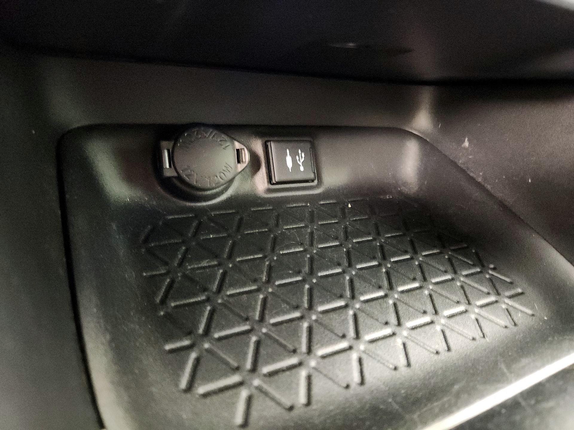 Thumbnail: 2019 Toyota RAV4 - 18