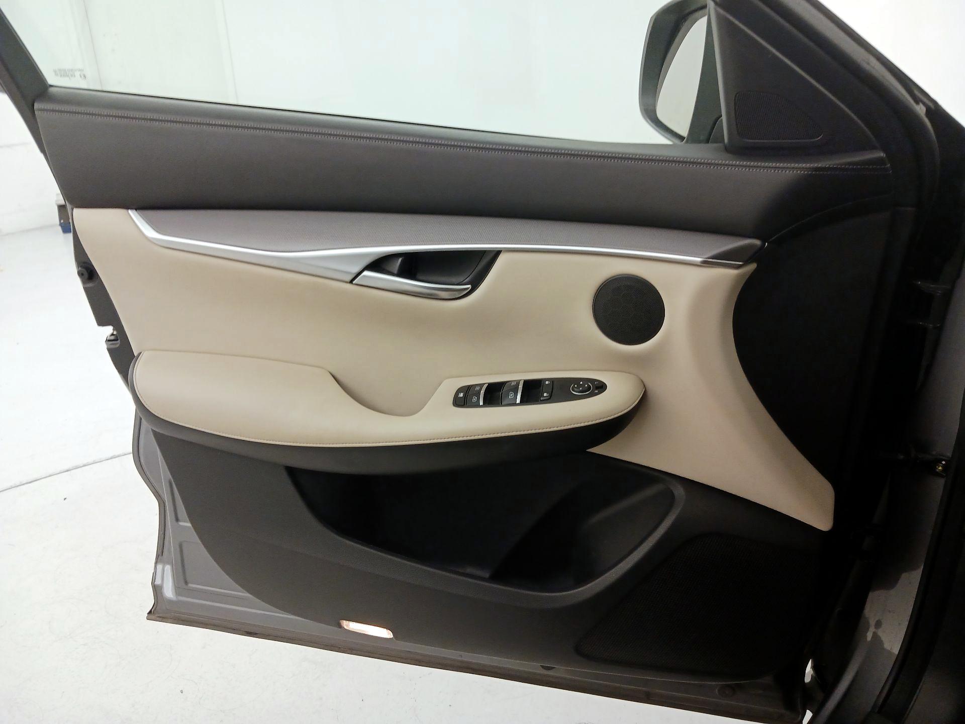 Thumbnail: 2019 INFINITI QX50 - 12