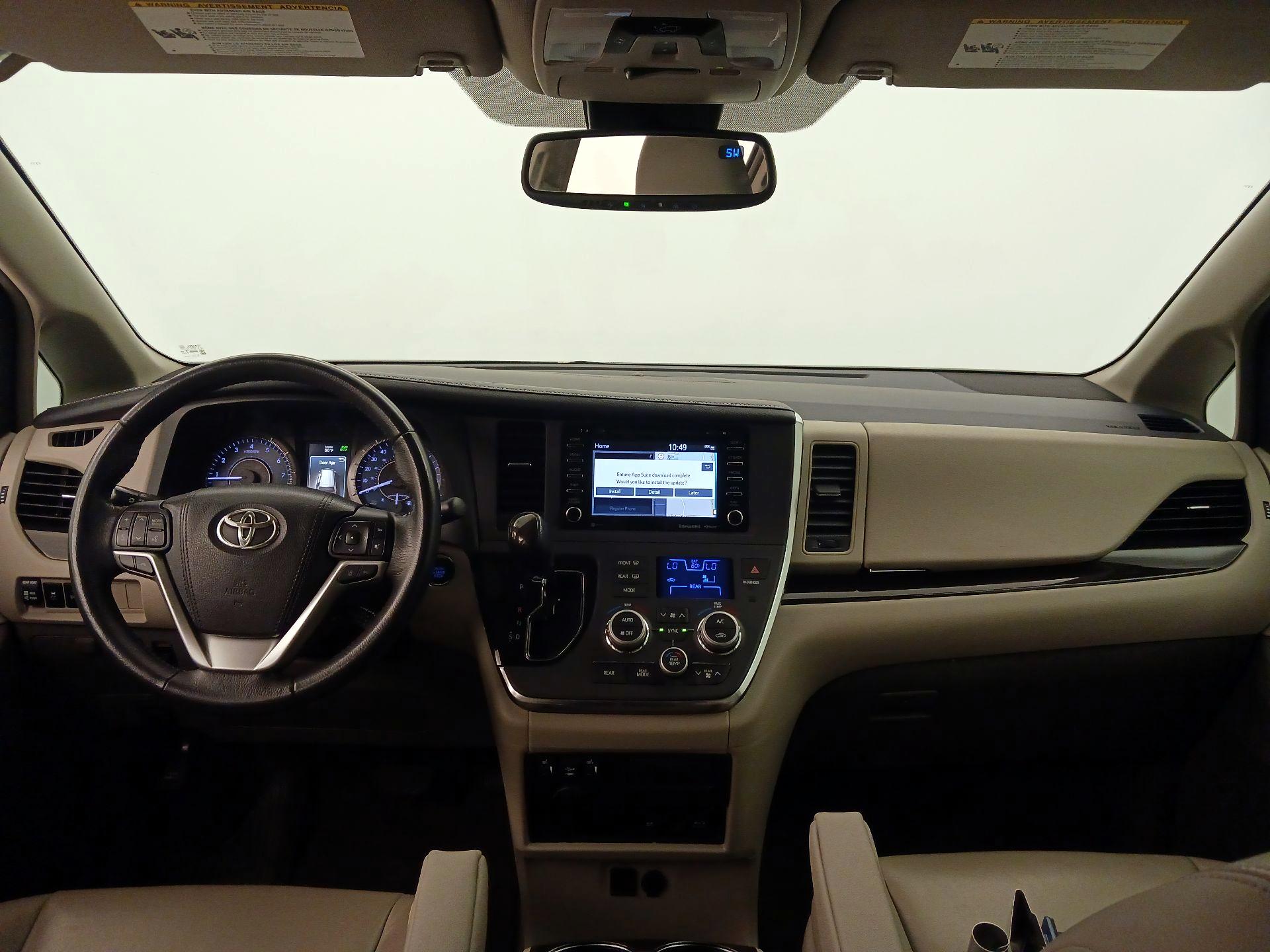 Thumbnail: 2018 Toyota Sienna - 9