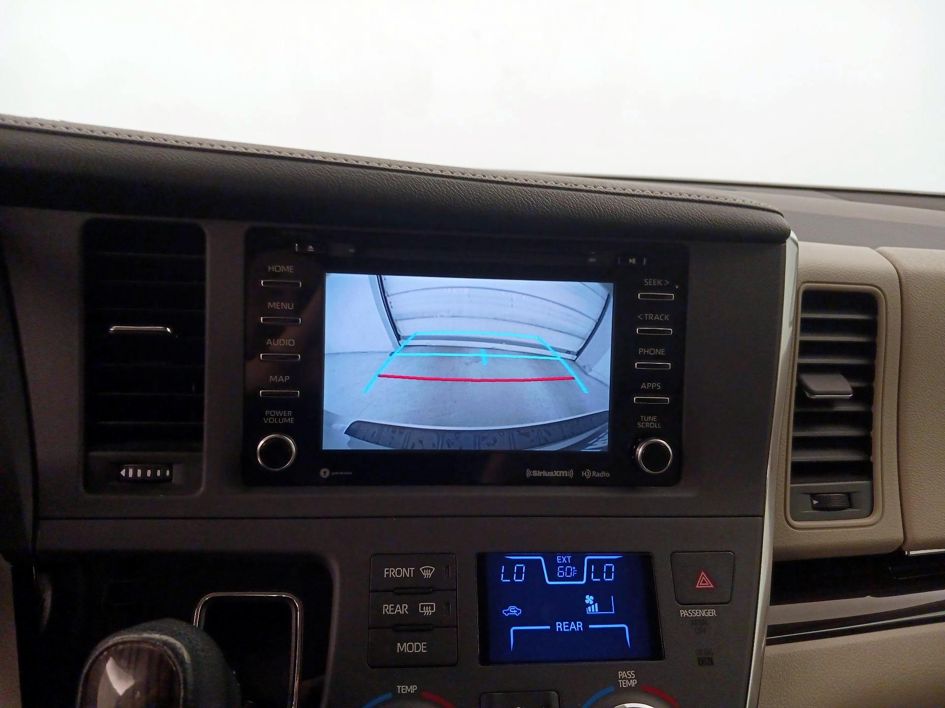 Thumbnail: 2018 Toyota Sienna - 15