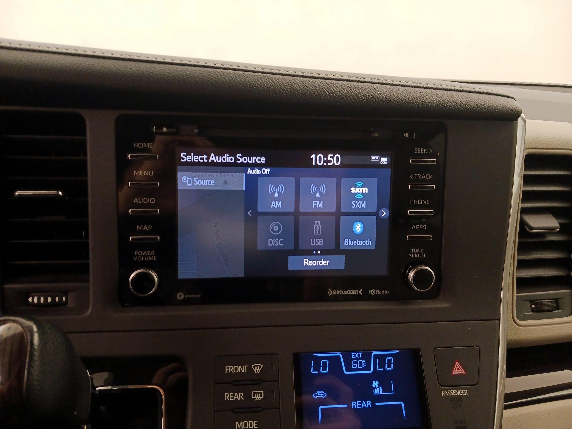 Thumbnail: 2018 Toyota Sienna - 16