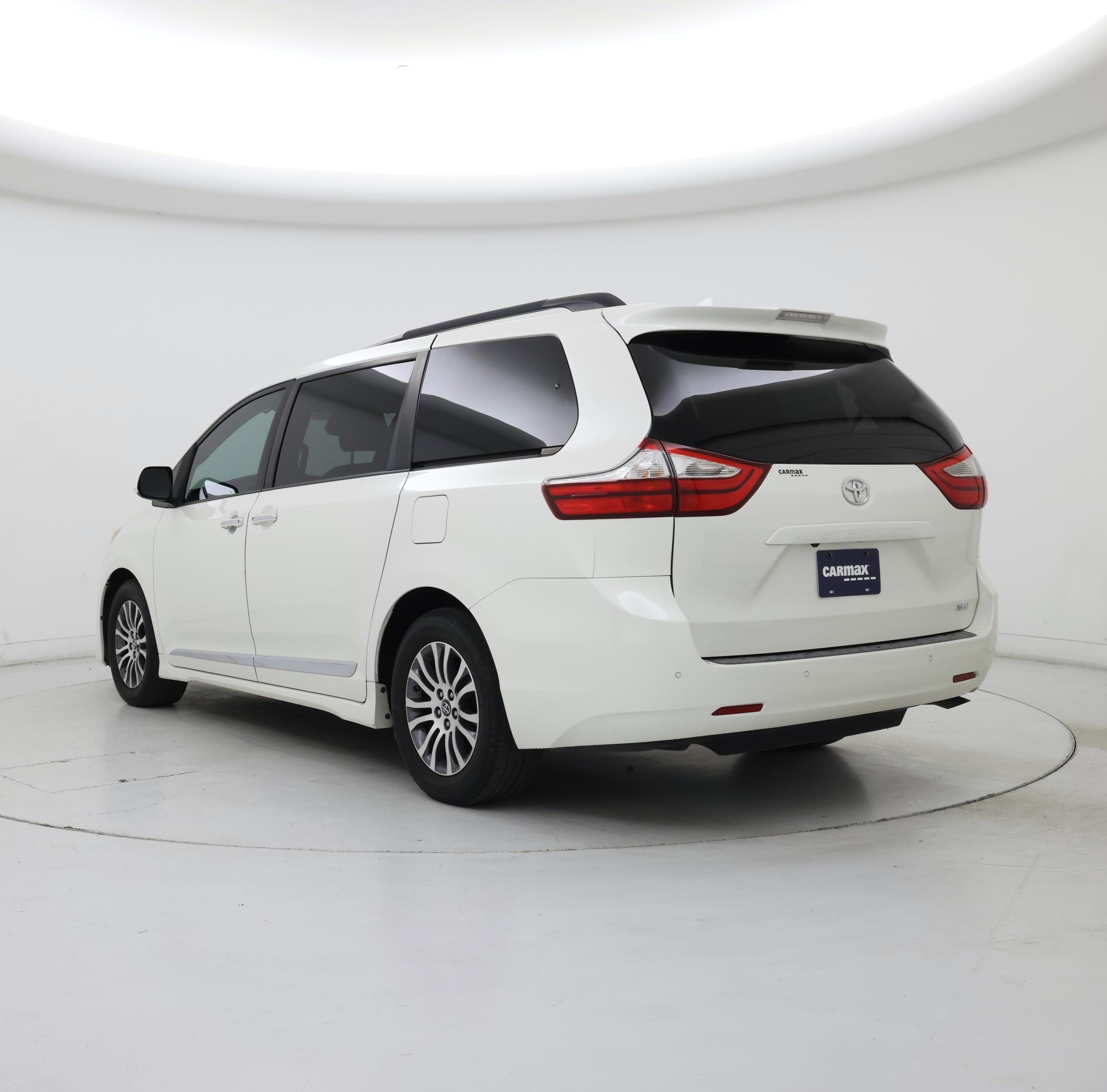 Thumbnail: 2018 Toyota Sienna - 2