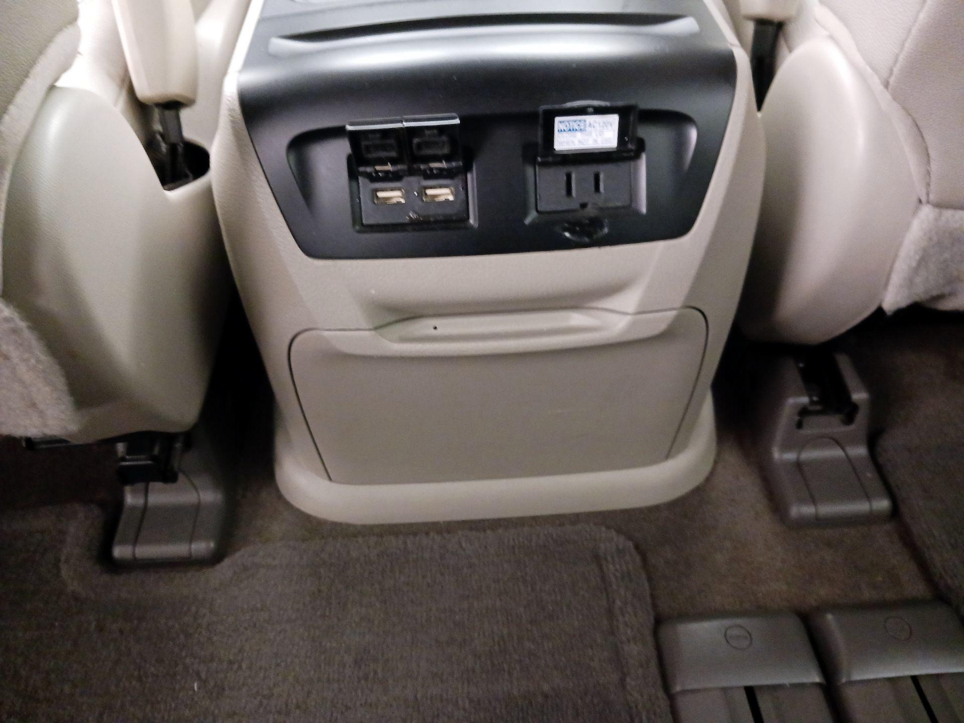 Thumbnail: 2018 Toyota Sienna - 19