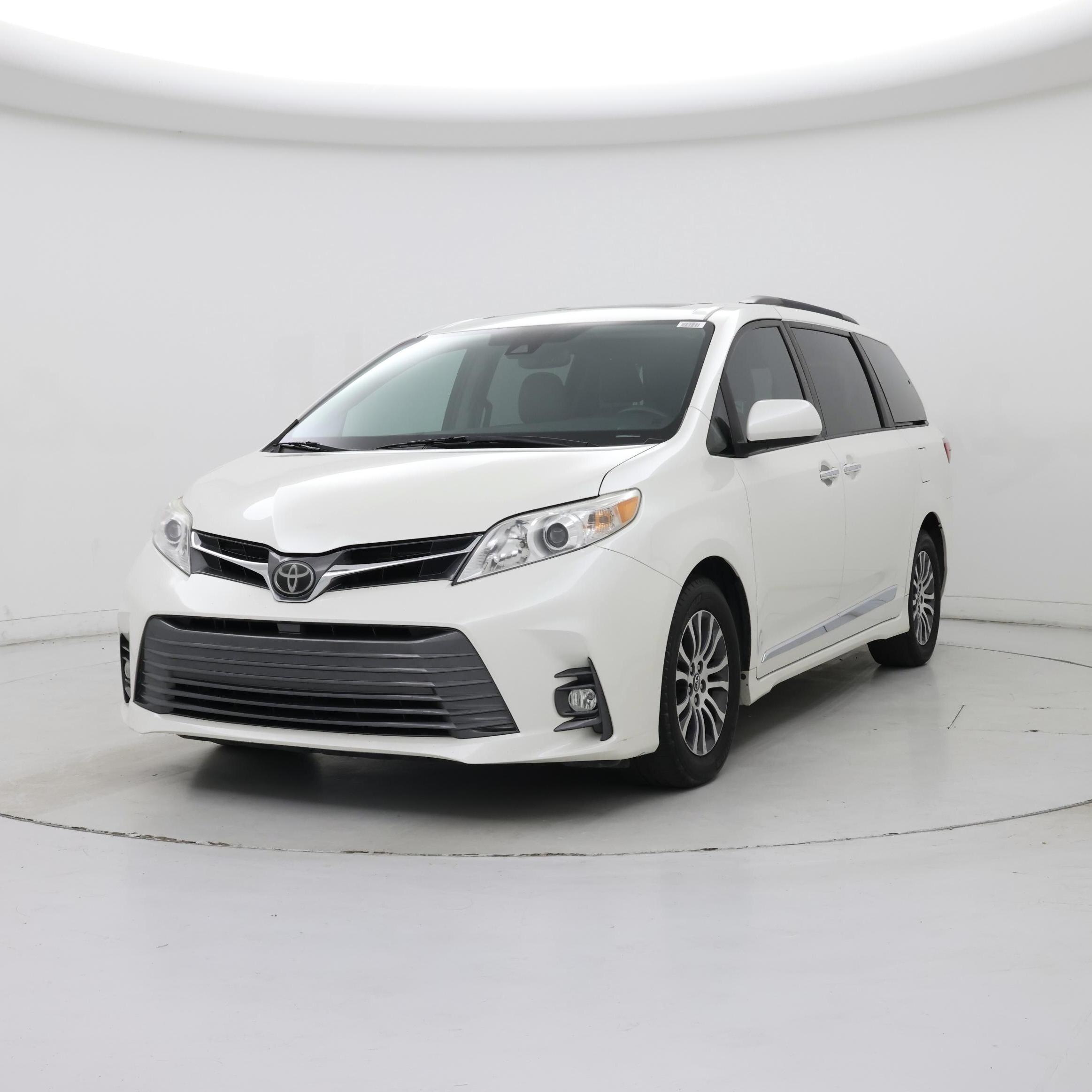 Thumbnail: 2018 Toyota Sienna - 4