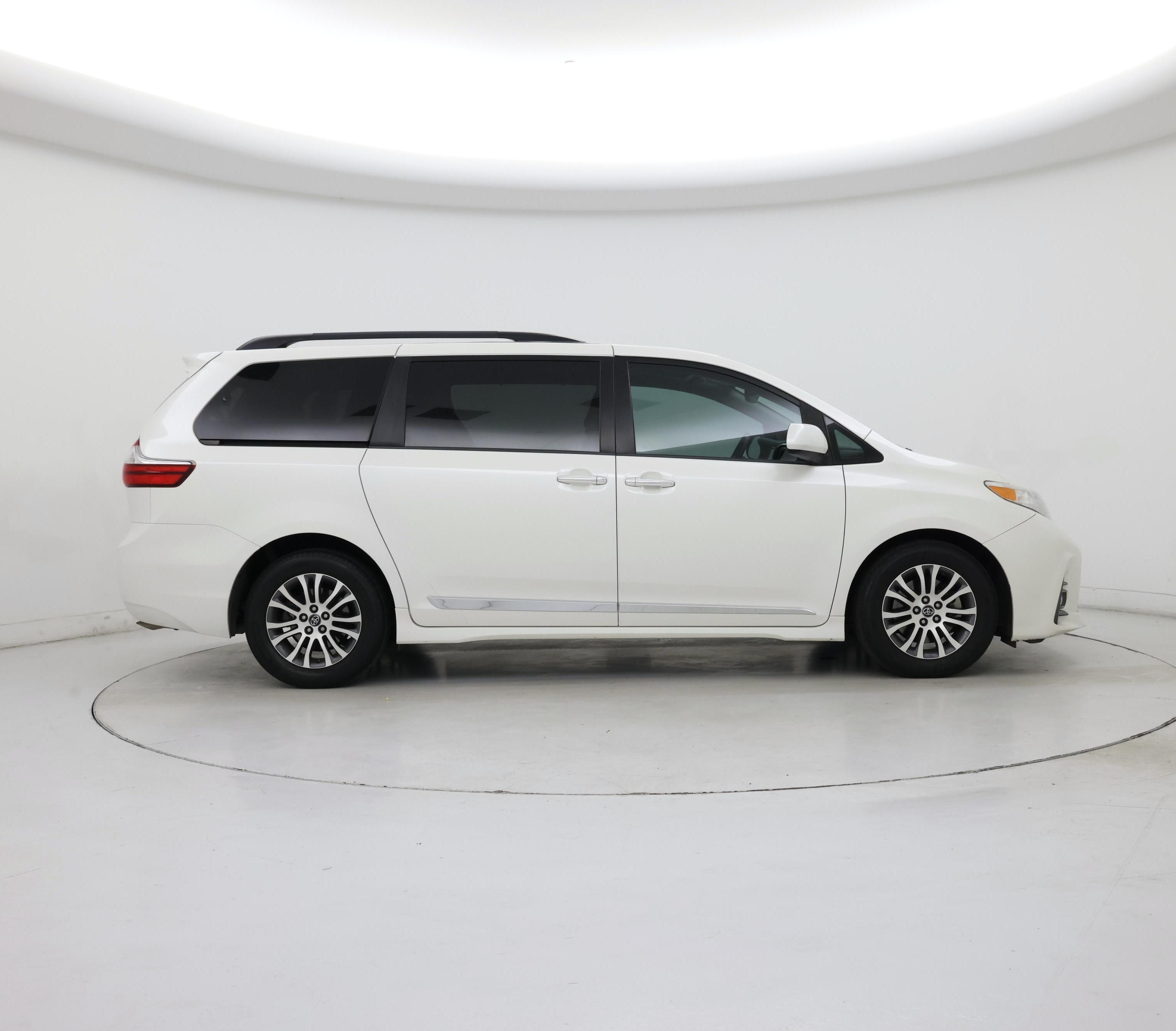 Thumbnail: 2018 Toyota Sienna - 7