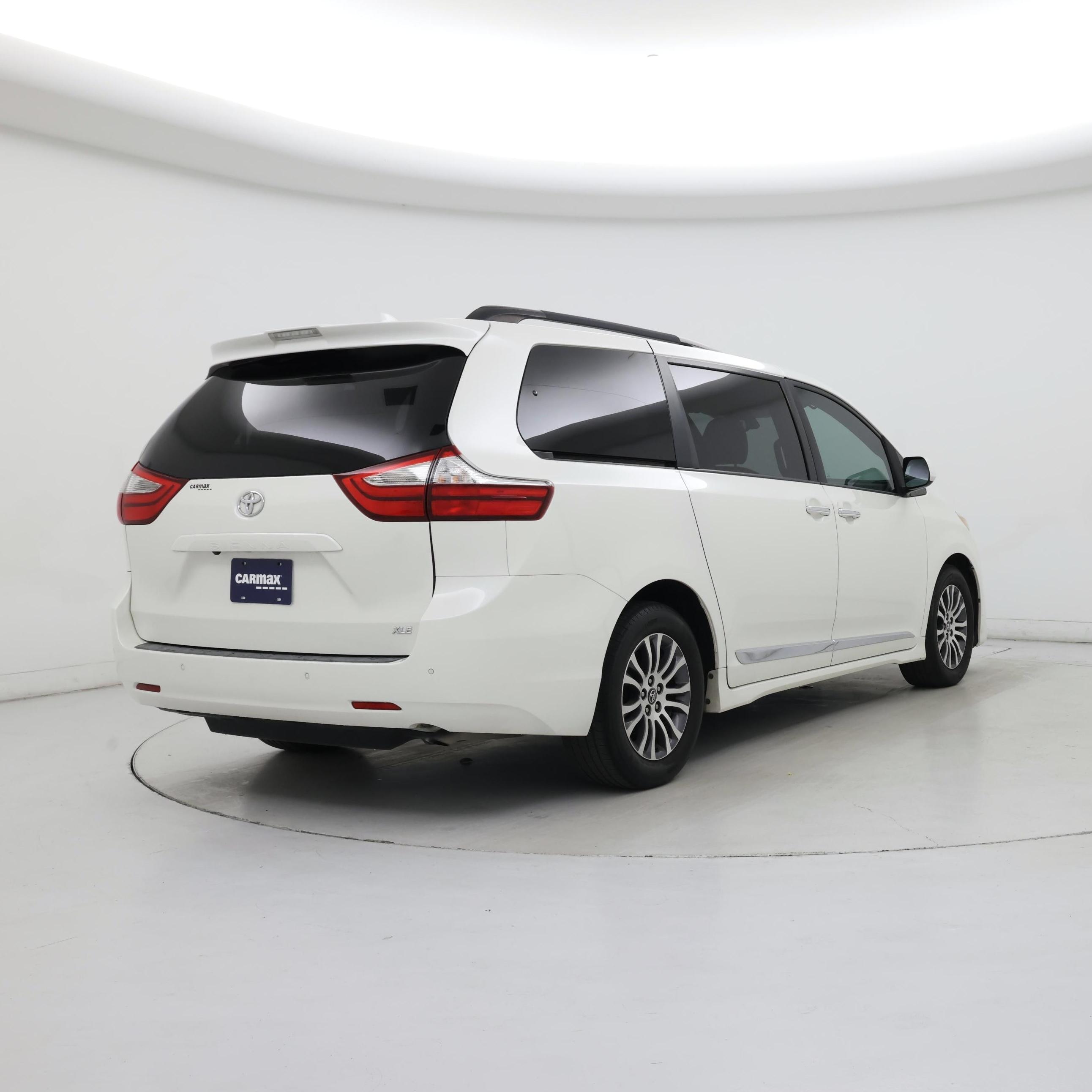Thumbnail: 2018 Toyota Sienna - 8
