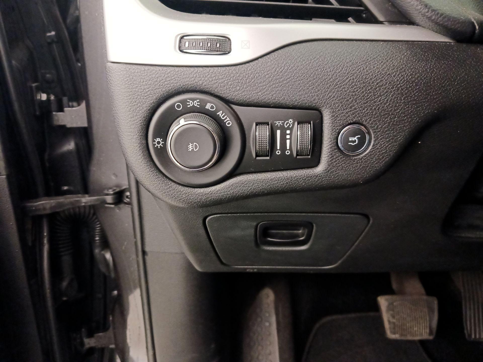 Thumbnail: 2015 Jeep Cherokee - 13