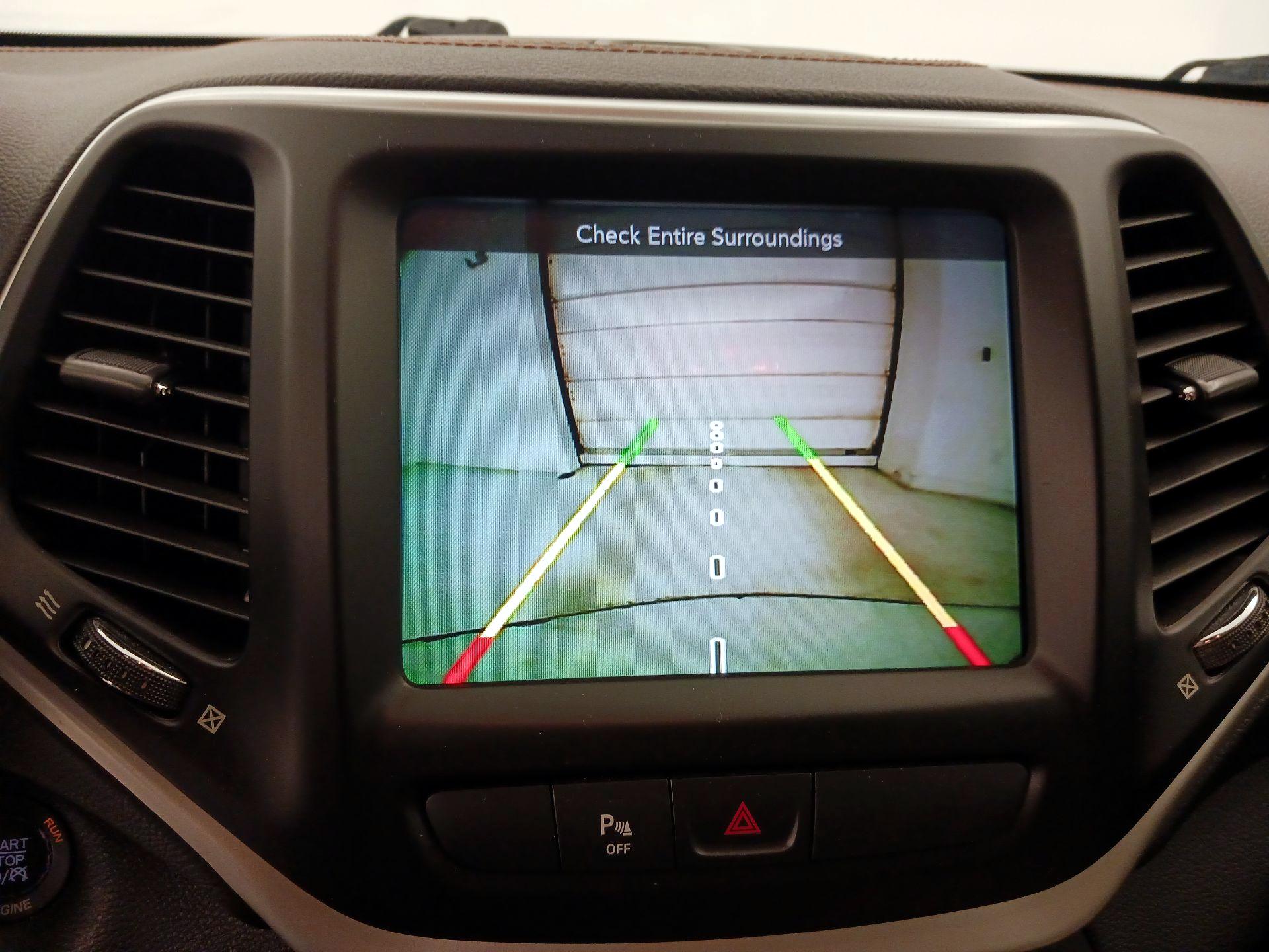 Thumbnail: 2015 Jeep Cherokee - 15