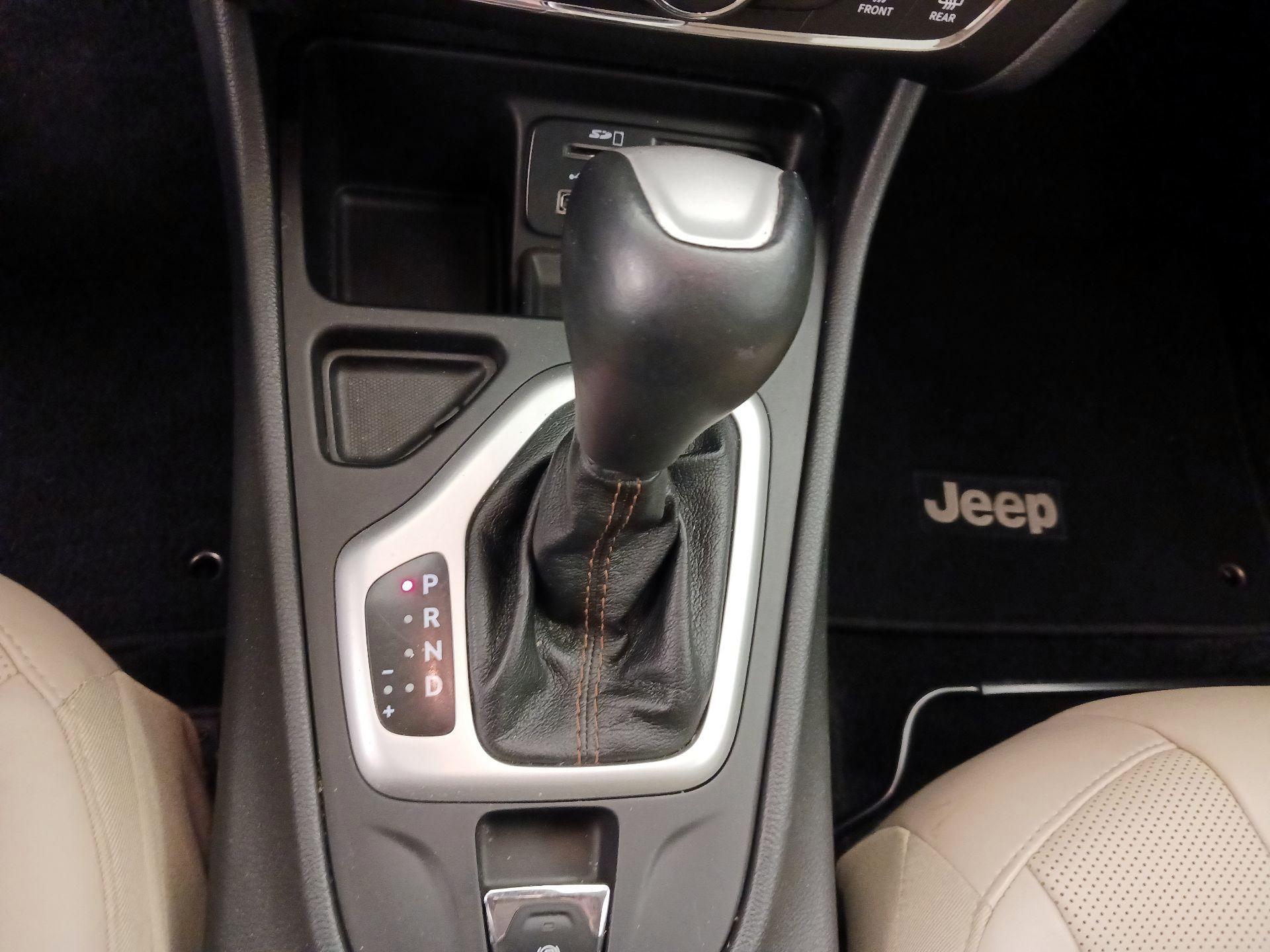 Thumbnail: 2015 Jeep Cherokee - 18