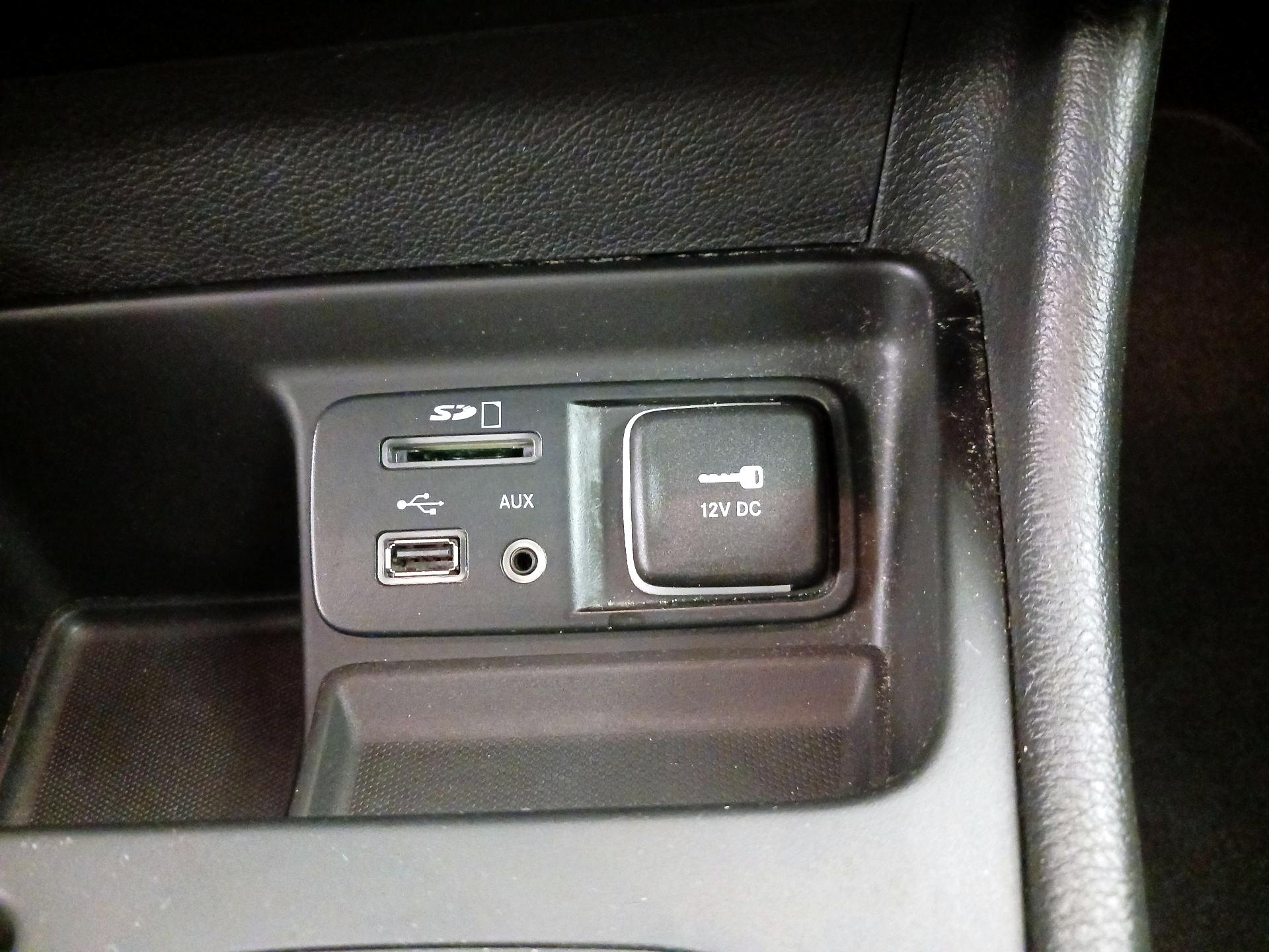 Thumbnail: 2015 Jeep Cherokee - 19