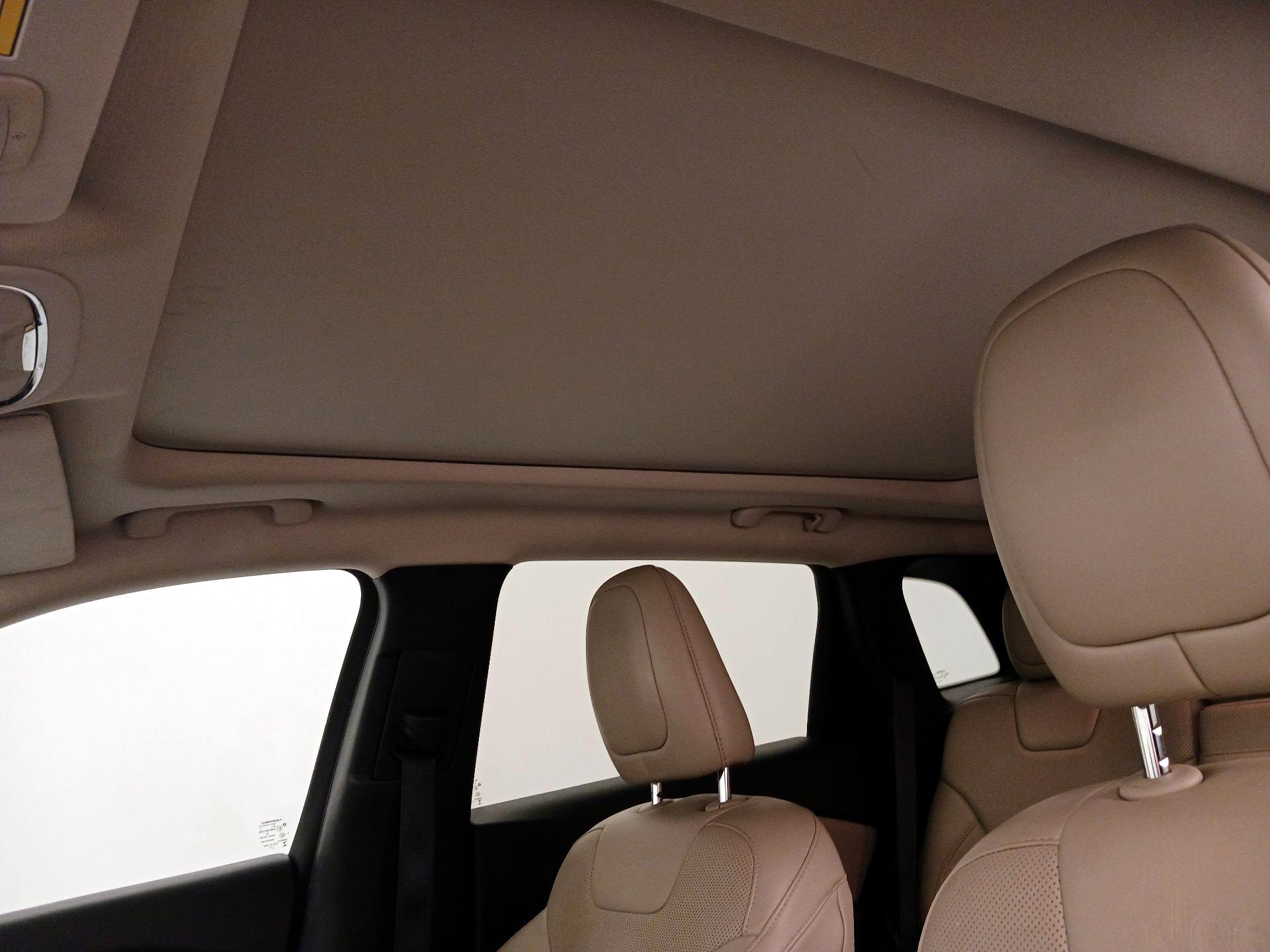 Thumbnail: 2015 Jeep Cherokee - 20