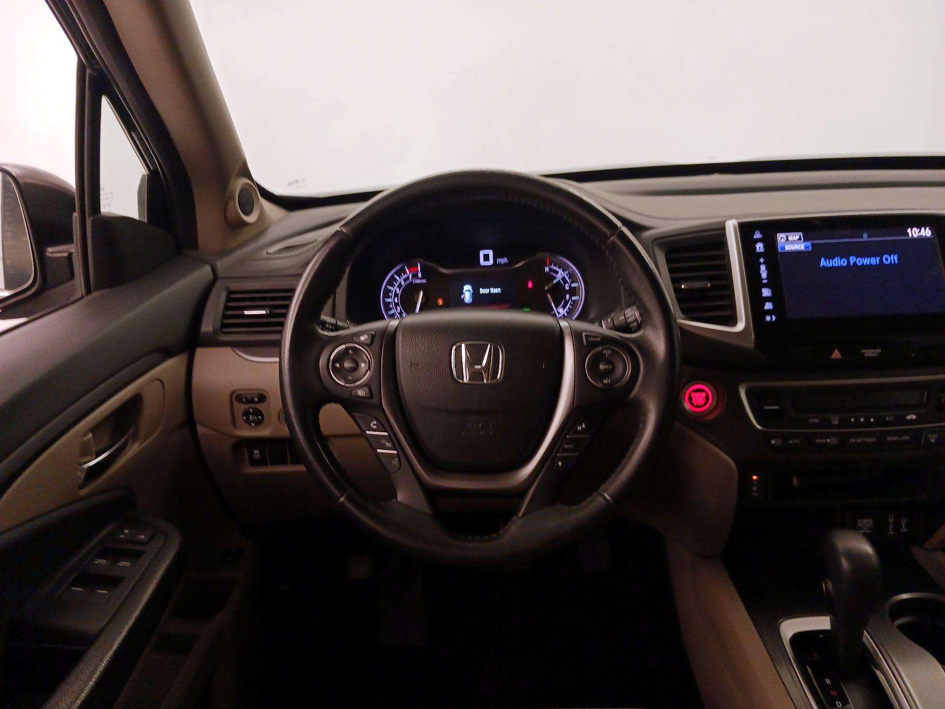 Thumbnail: 2017 Honda Pilot - 10