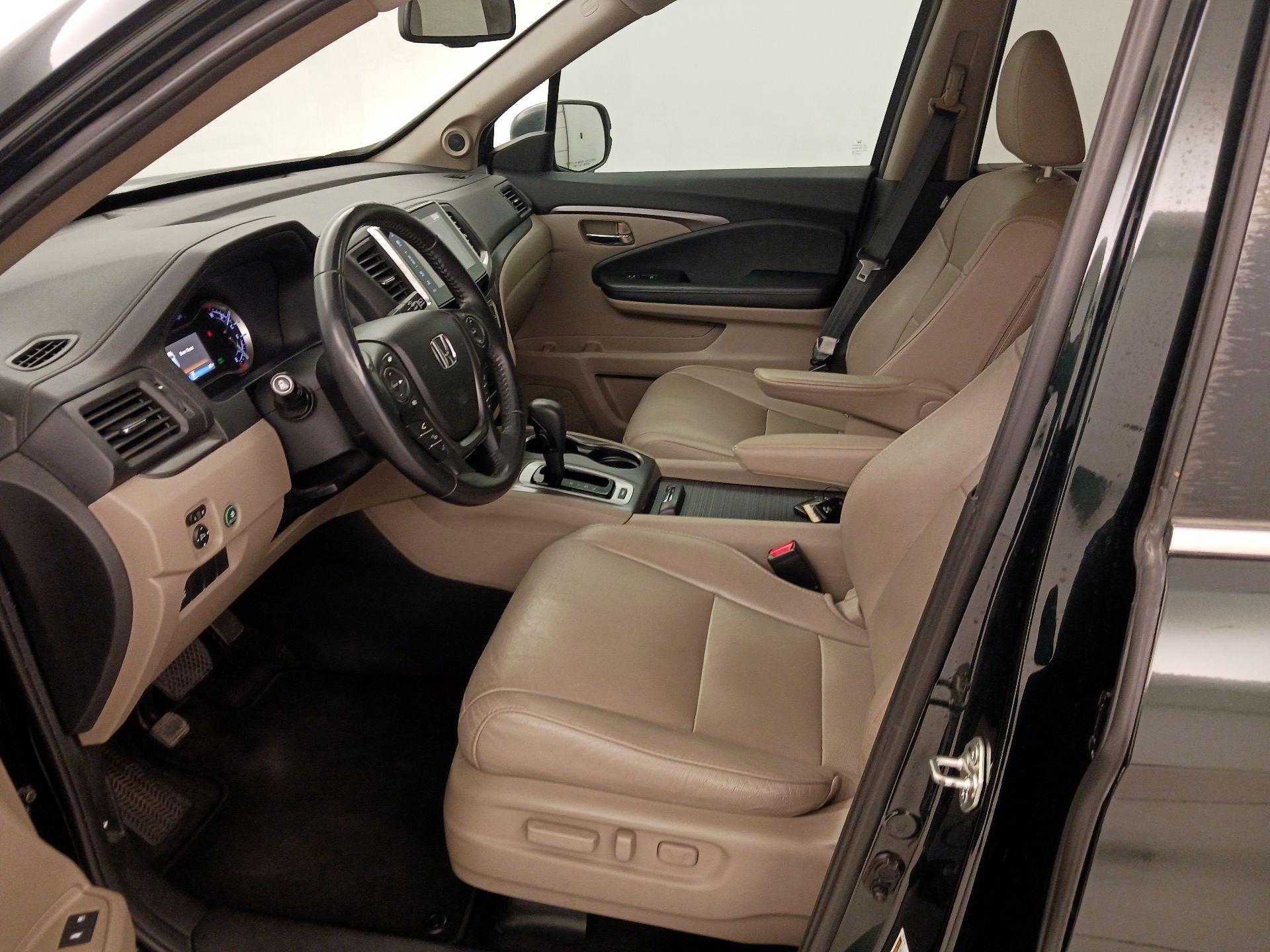 Thumbnail: 2017 Honda Pilot - 11