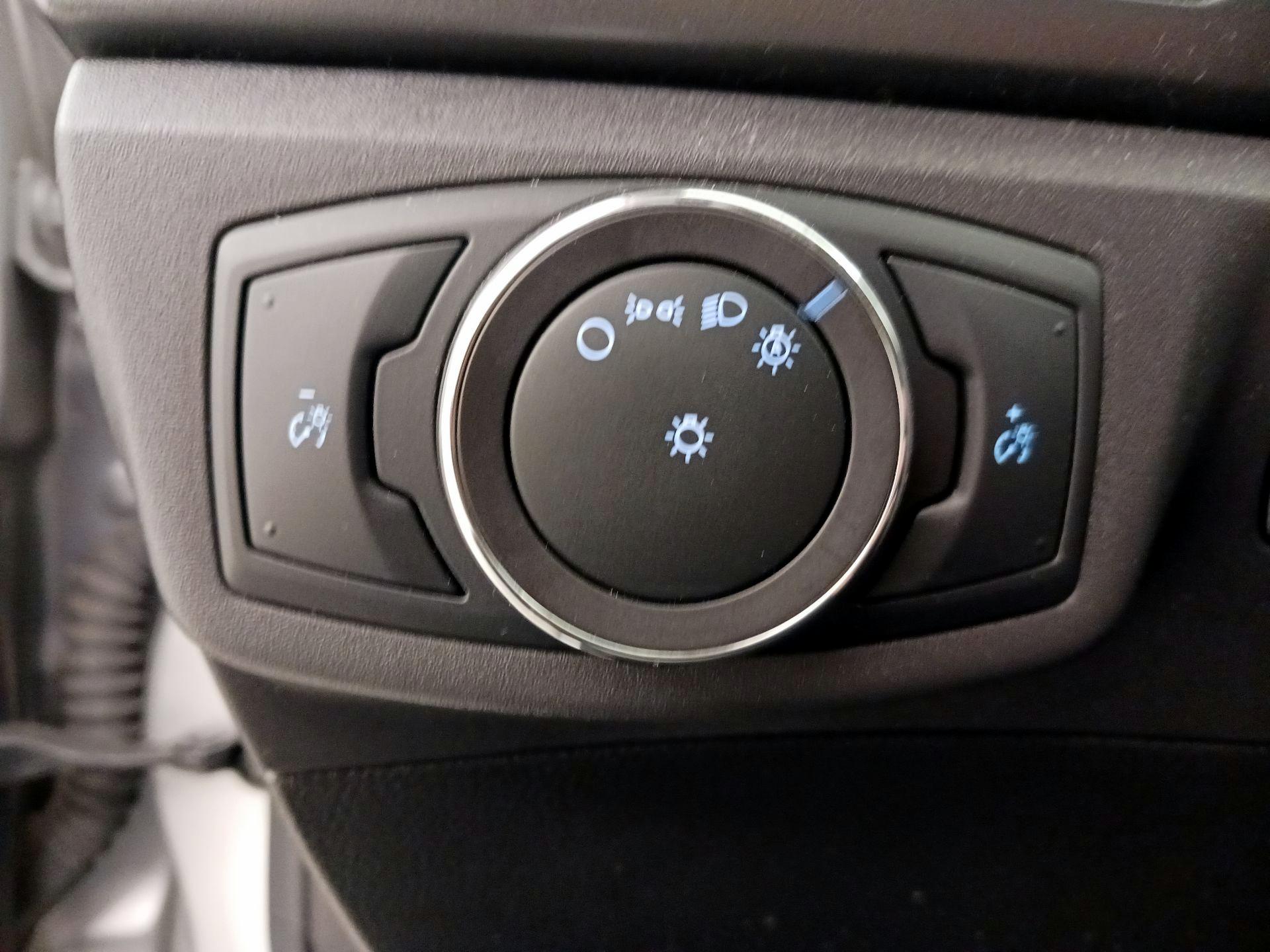 Thumbnail: 2015 Ford Fusion - 13