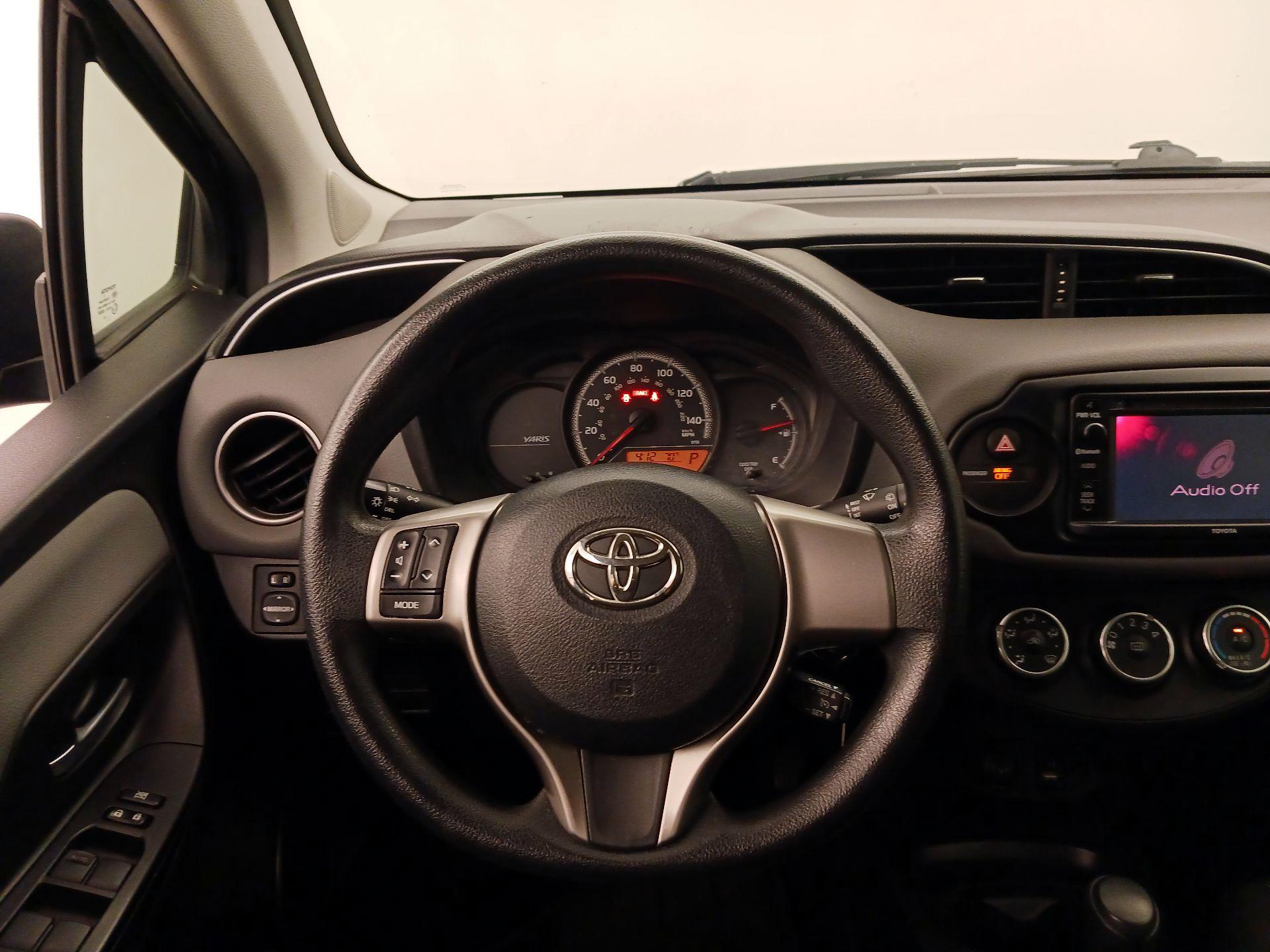 Thumbnail: 2015 Toyota Yaris - 10