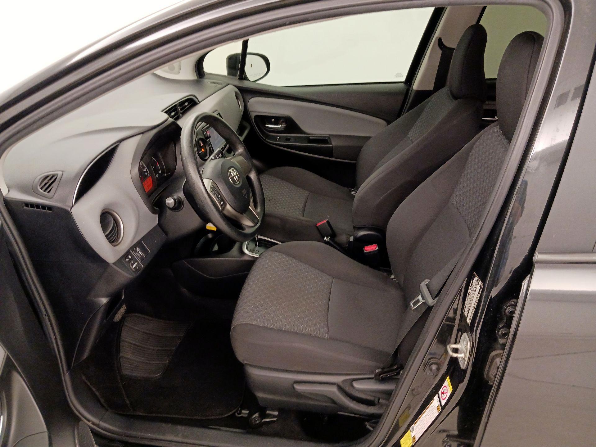 Thumbnail: 2015 Toyota Yaris - 11