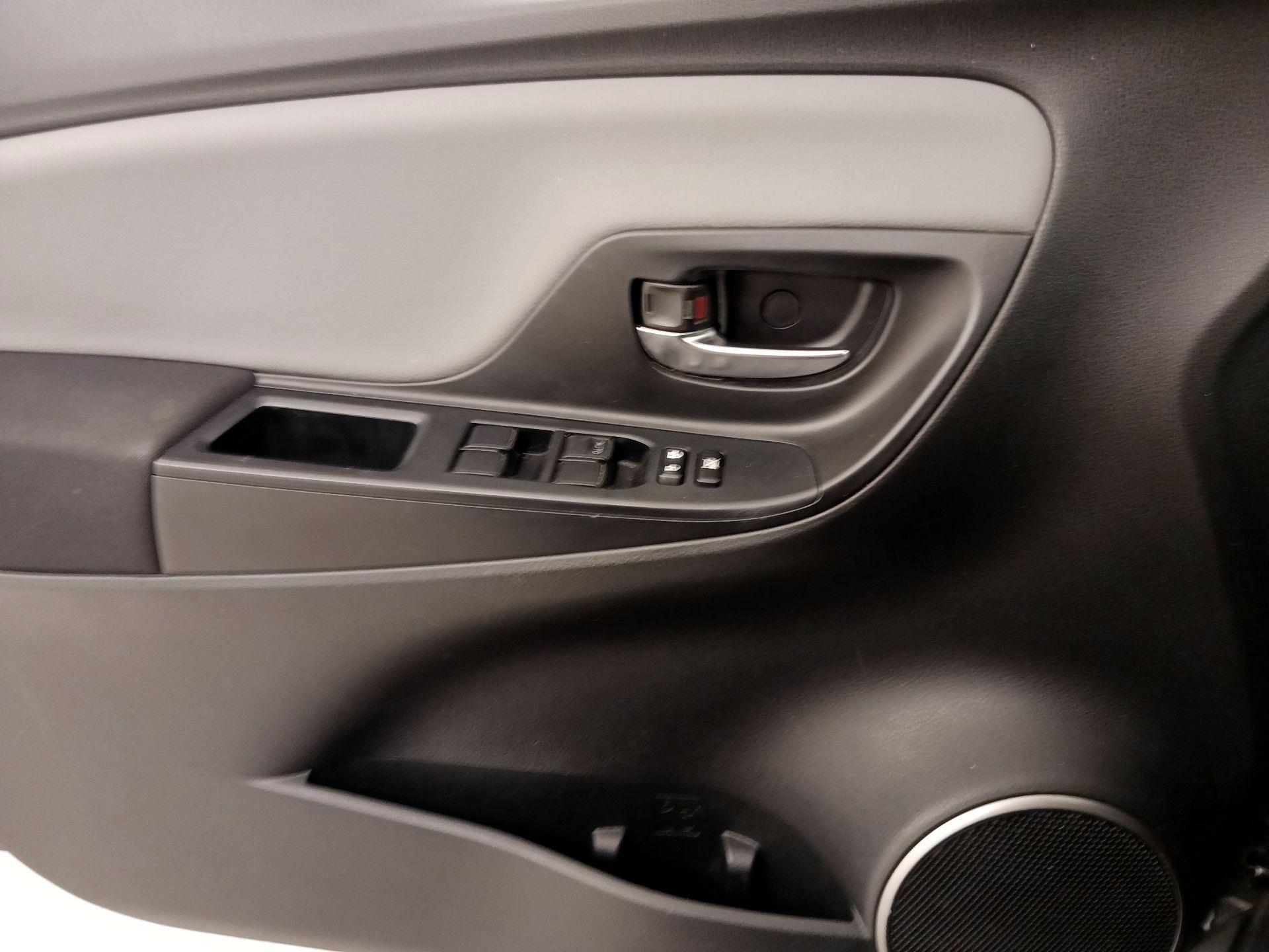 Thumbnail: 2015 Toyota Yaris - 12