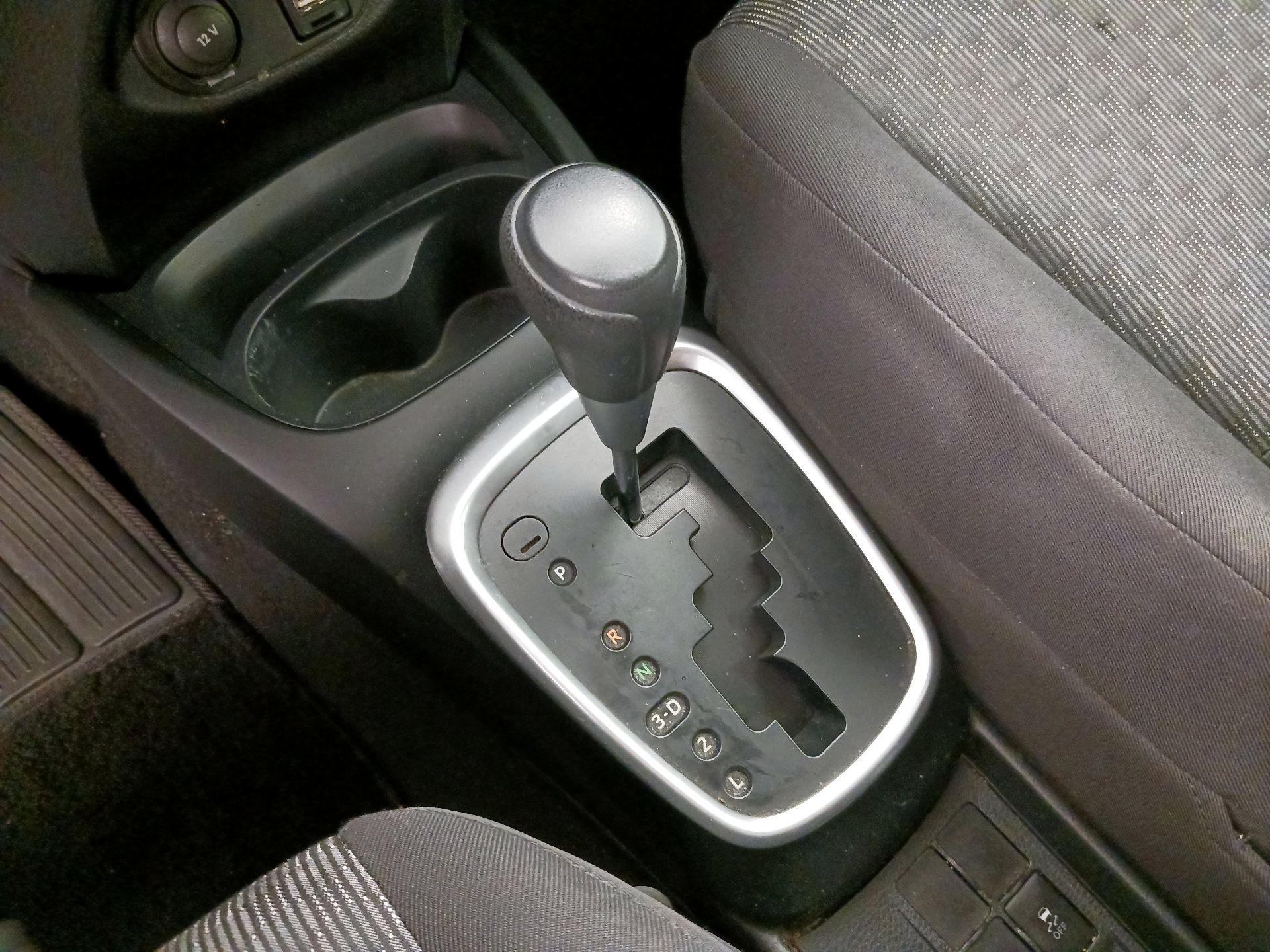 Thumbnail: 2015 Toyota Yaris - 17