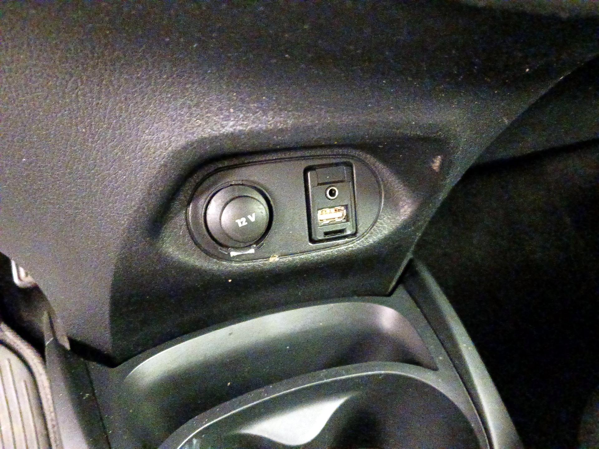 Thumbnail: 2015 Toyota Yaris - 18