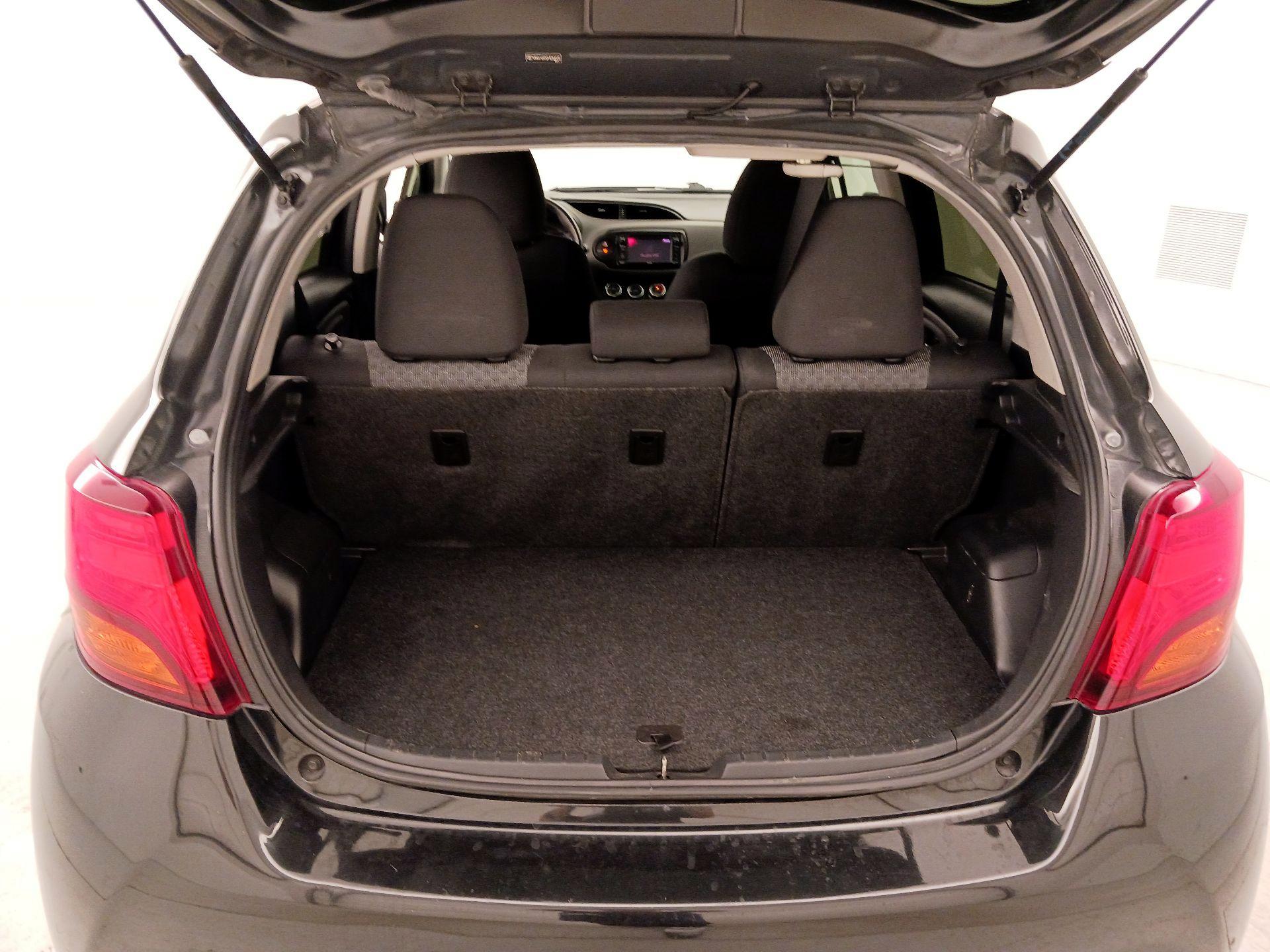 Thumbnail: 2015 Toyota Yaris - 20