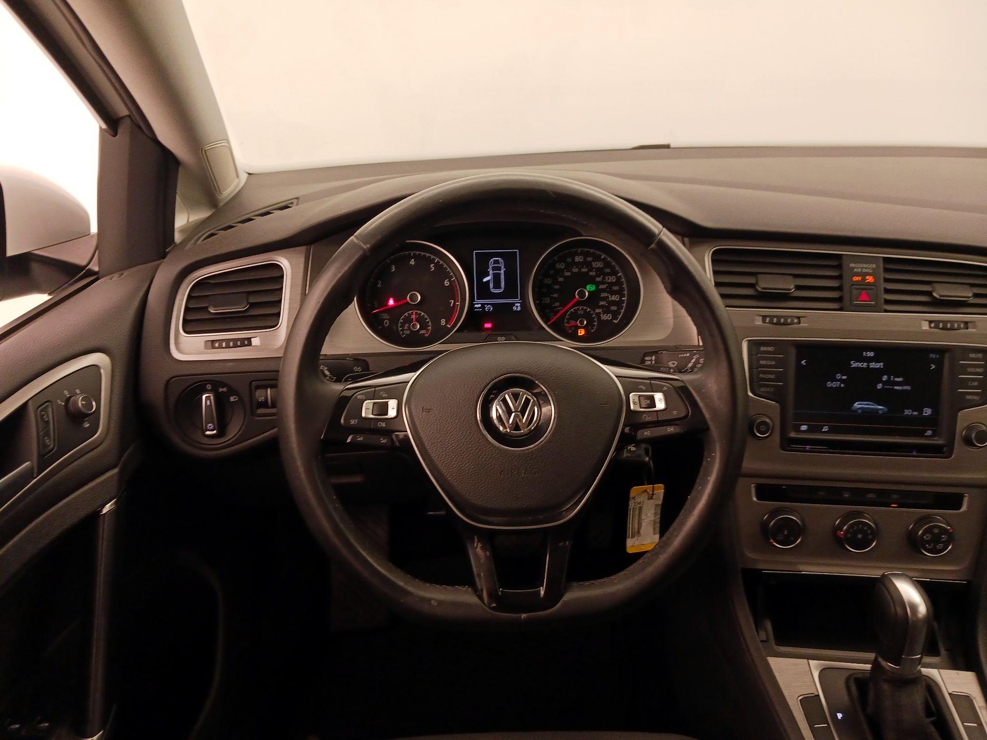 Thumbnail: 2016 Volkswagen Golf - 10