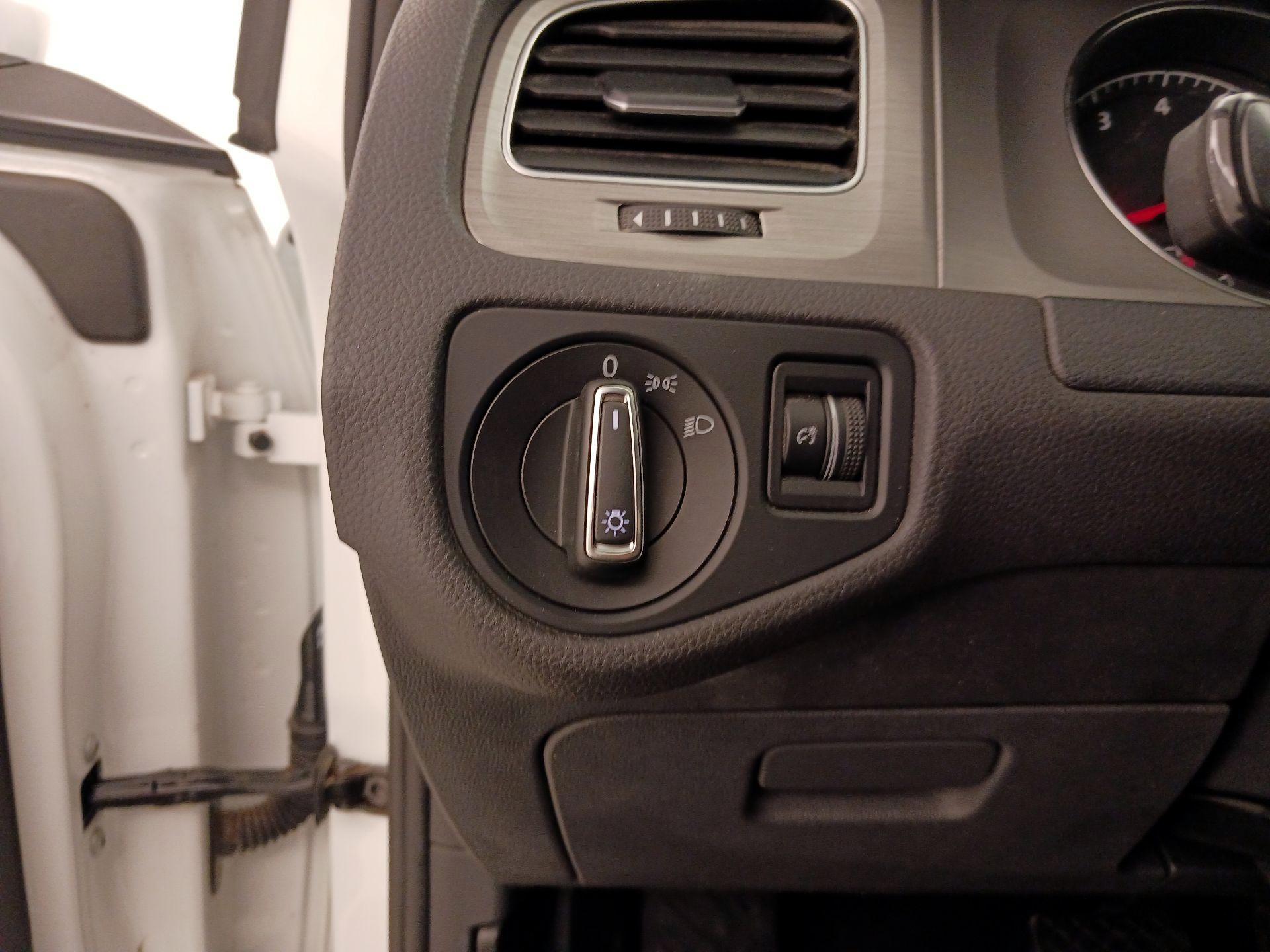 Thumbnail: 2016 Volkswagen Golf - 13