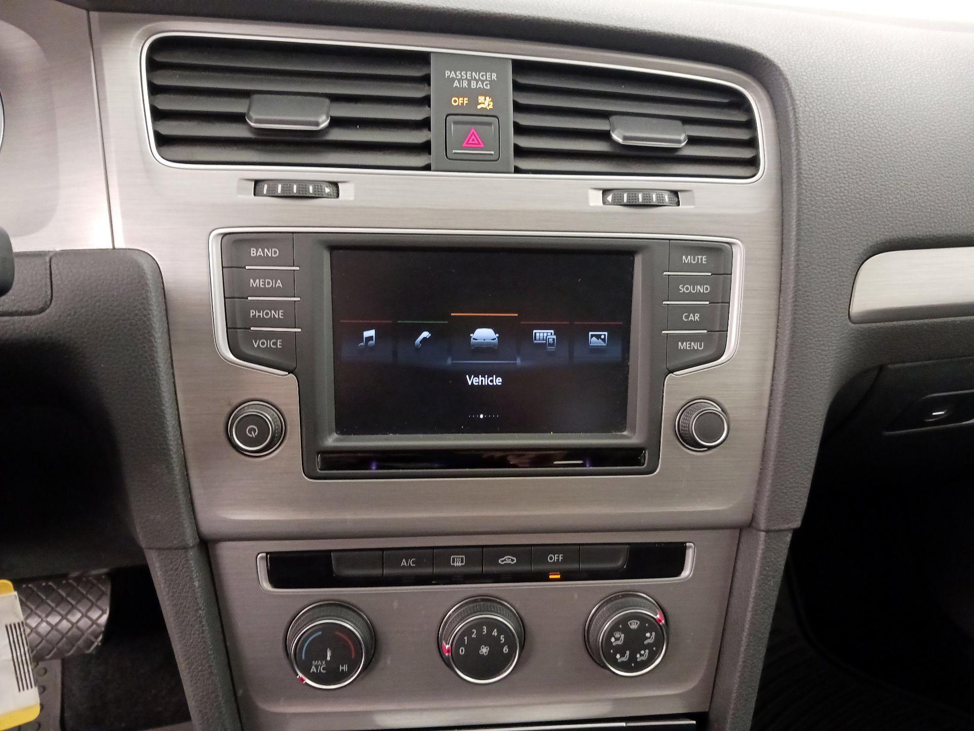 Thumbnail: 2016 Volkswagen Golf - 14