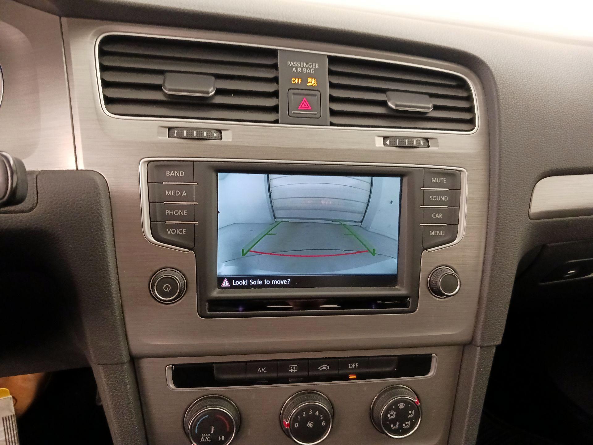 Thumbnail: 2016 Volkswagen Golf - 15