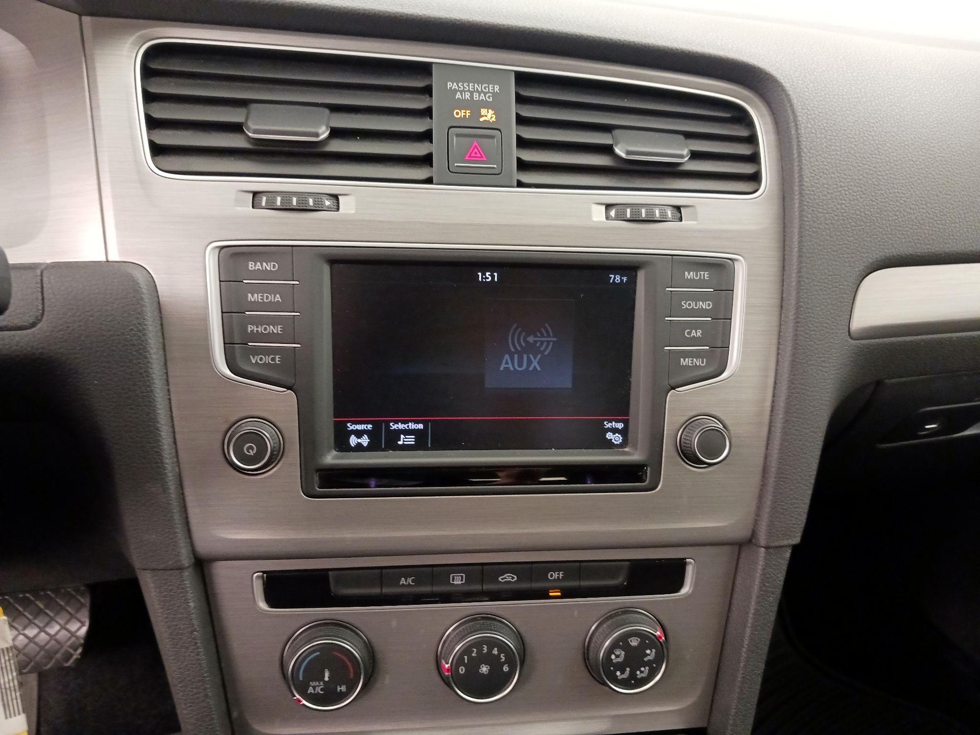 Thumbnail: 2016 Volkswagen Golf - 16