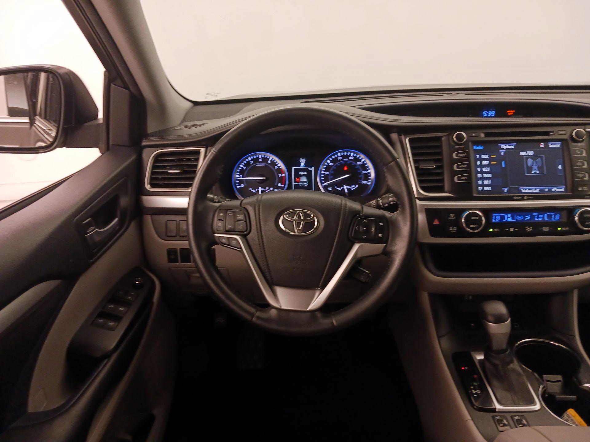 Thumbnail: 2014 Toyota Highlander - 10