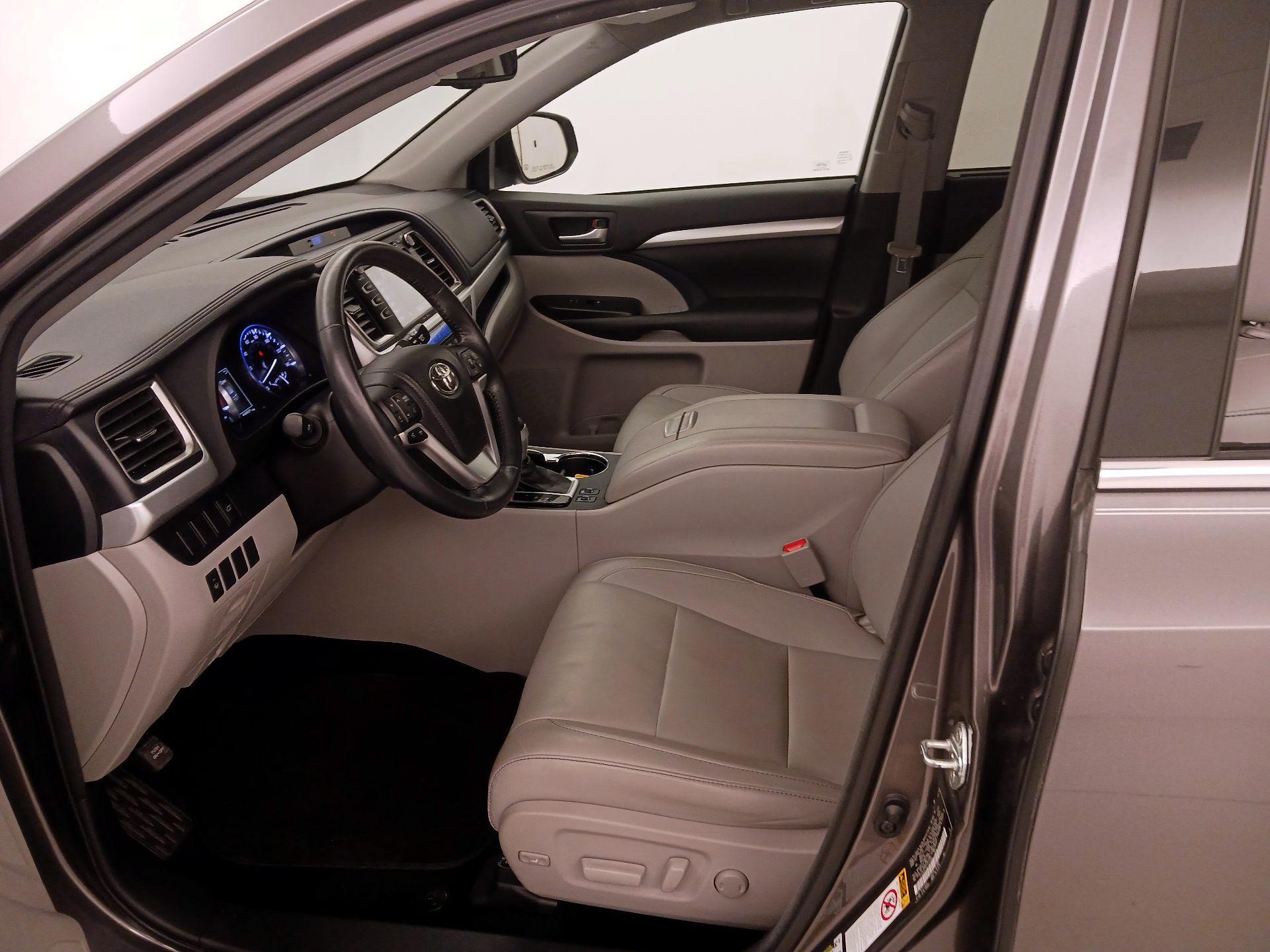 Thumbnail: 2014 Toyota Highlander - 11