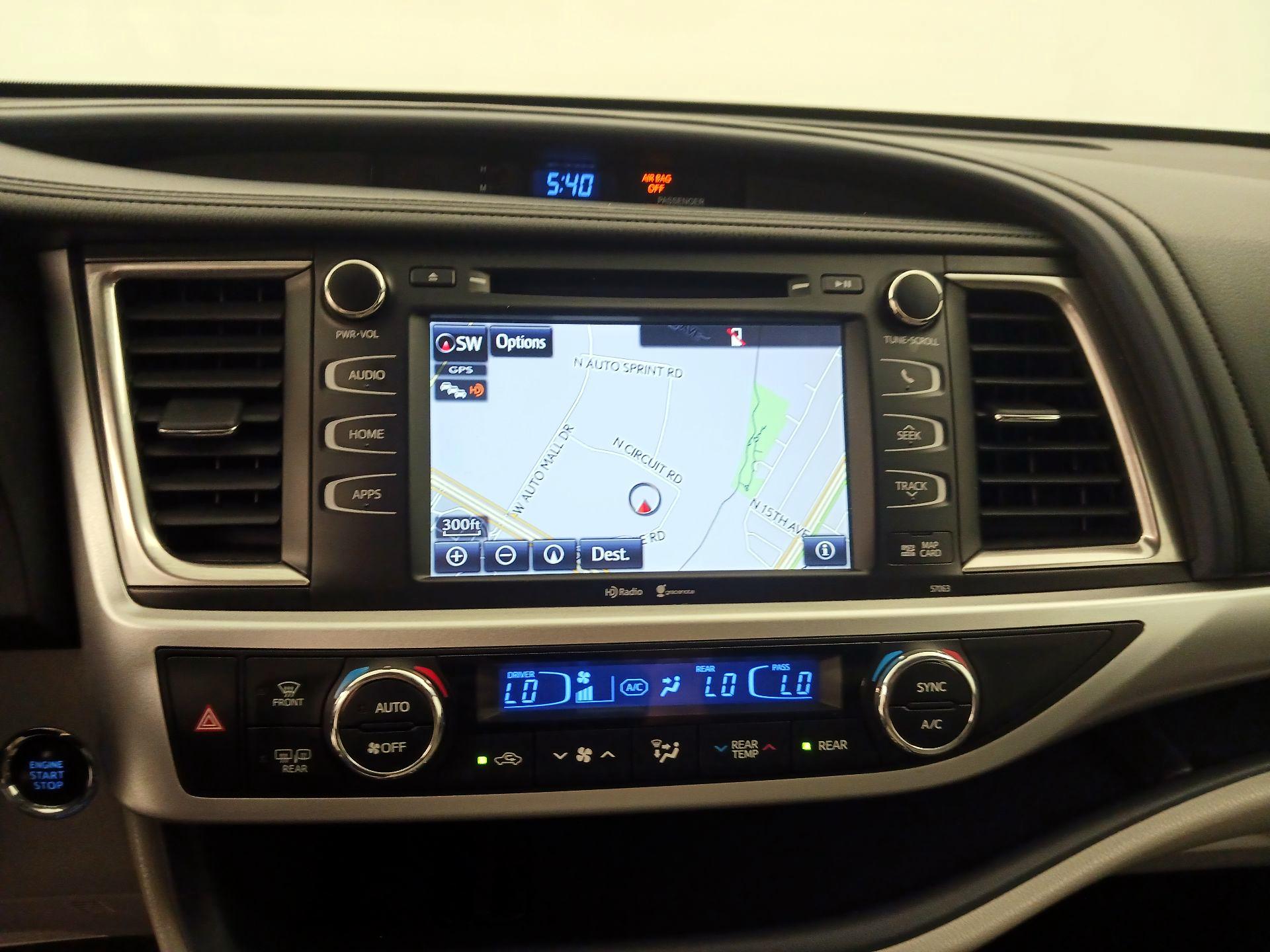 Thumbnail: 2014 Toyota Highlander - 14