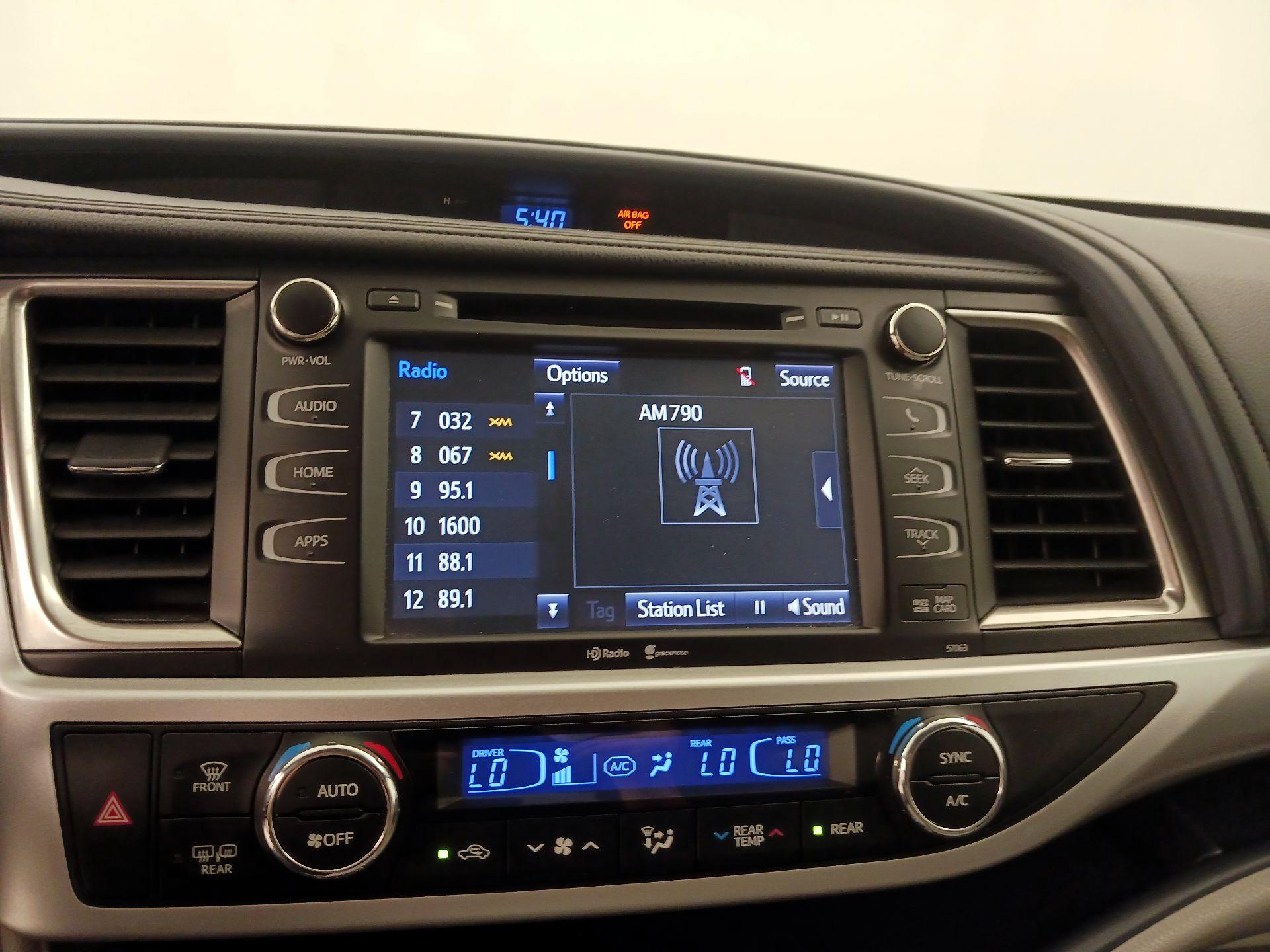 Thumbnail: 2014 Toyota Highlander - 16