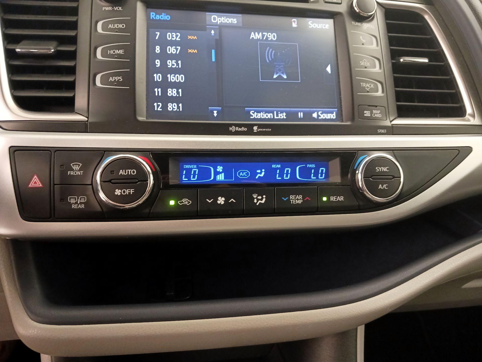 Thumbnail: 2014 Toyota Highlander - 17