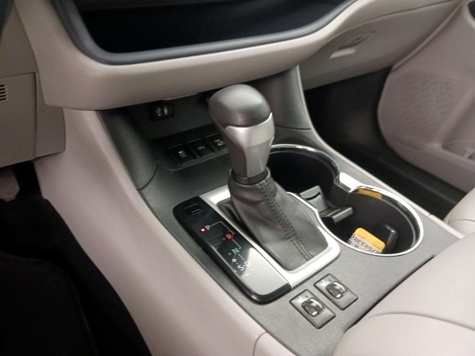 Thumbnail: 2014 Toyota Highlander - 18